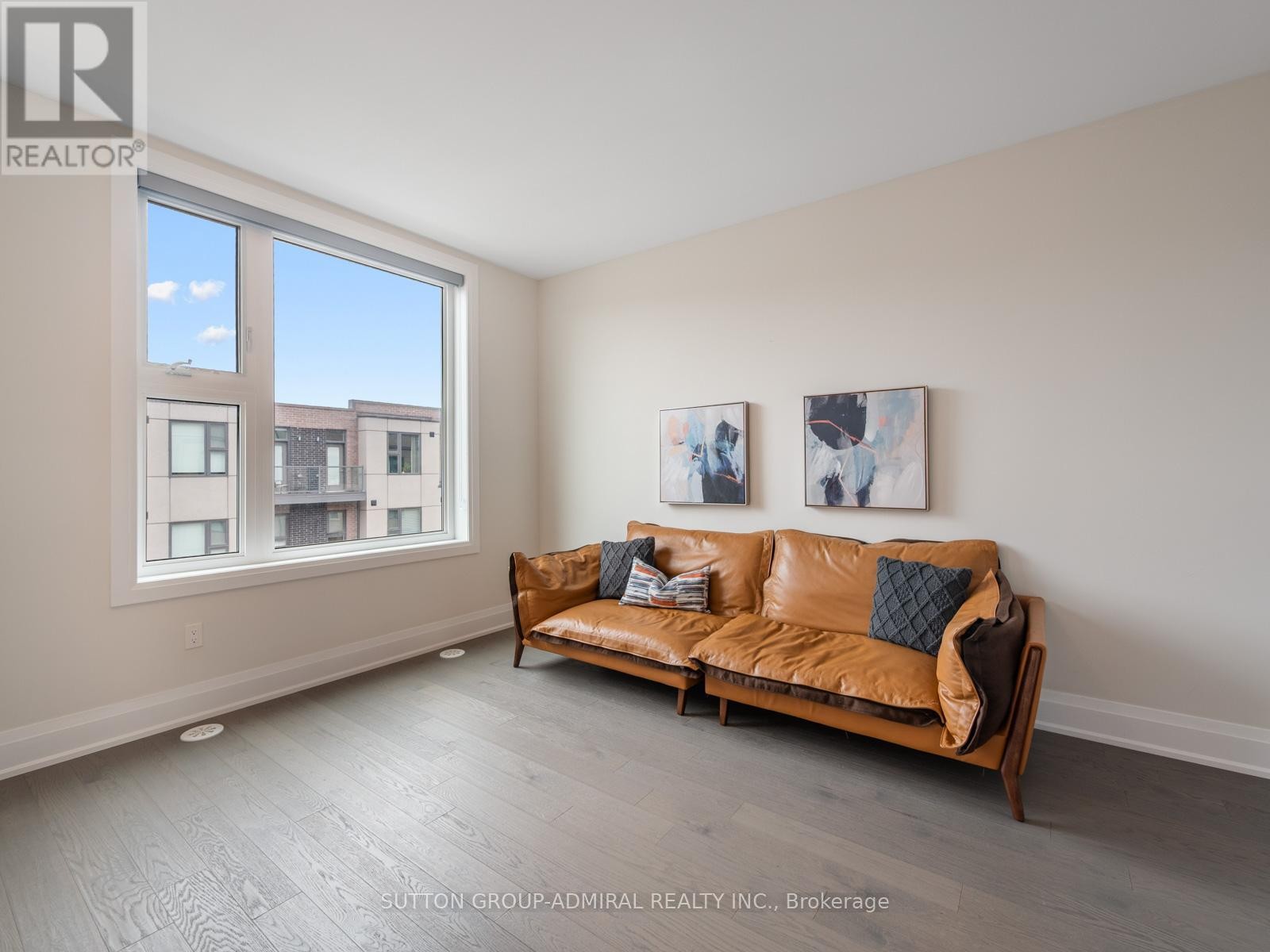












893 CLARK AVENUE W

,
Vaughan (Brownridge),




Ontario
L4J0K6

