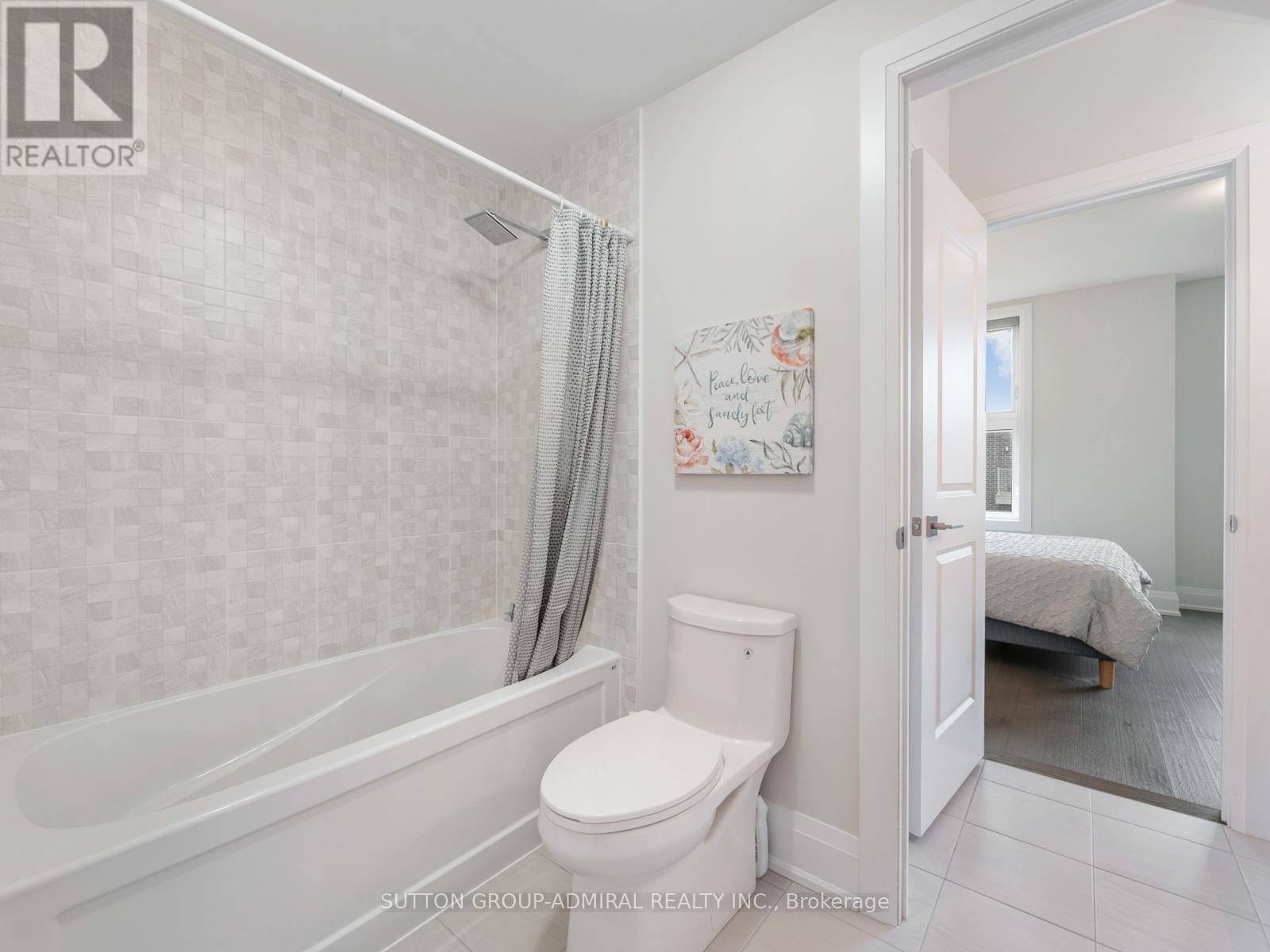 












893 CLARK AVENUE W

,
Vaughan (Brownridge),




Ontario
L4J0K6

