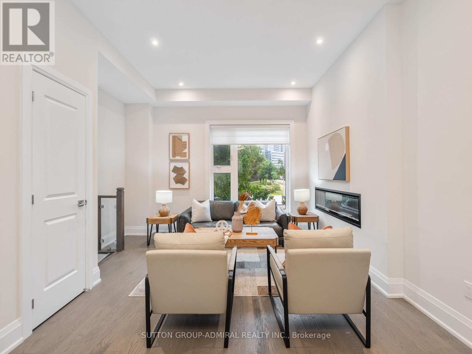 












893 CLARK AVENUE W

,
Vaughan (Brownridge),




Ontario
L4J0K6


