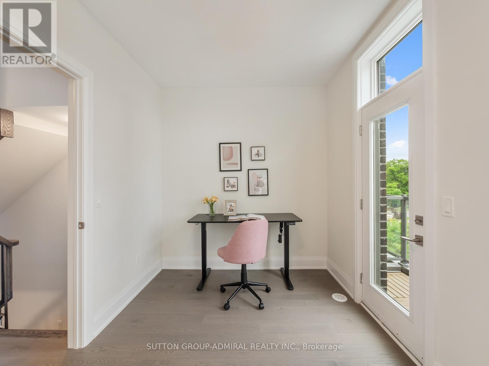 












893 CLARK AVENUE W

,
Vaughan (Brownridge),




Ontario
L4J0K6

