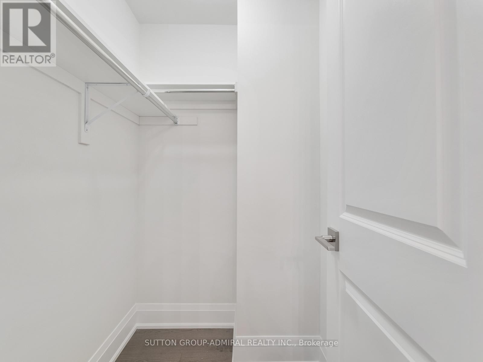 












893 CLARK AVENUE W

,
Vaughan (Brownridge),




Ontario
L4J0K6

