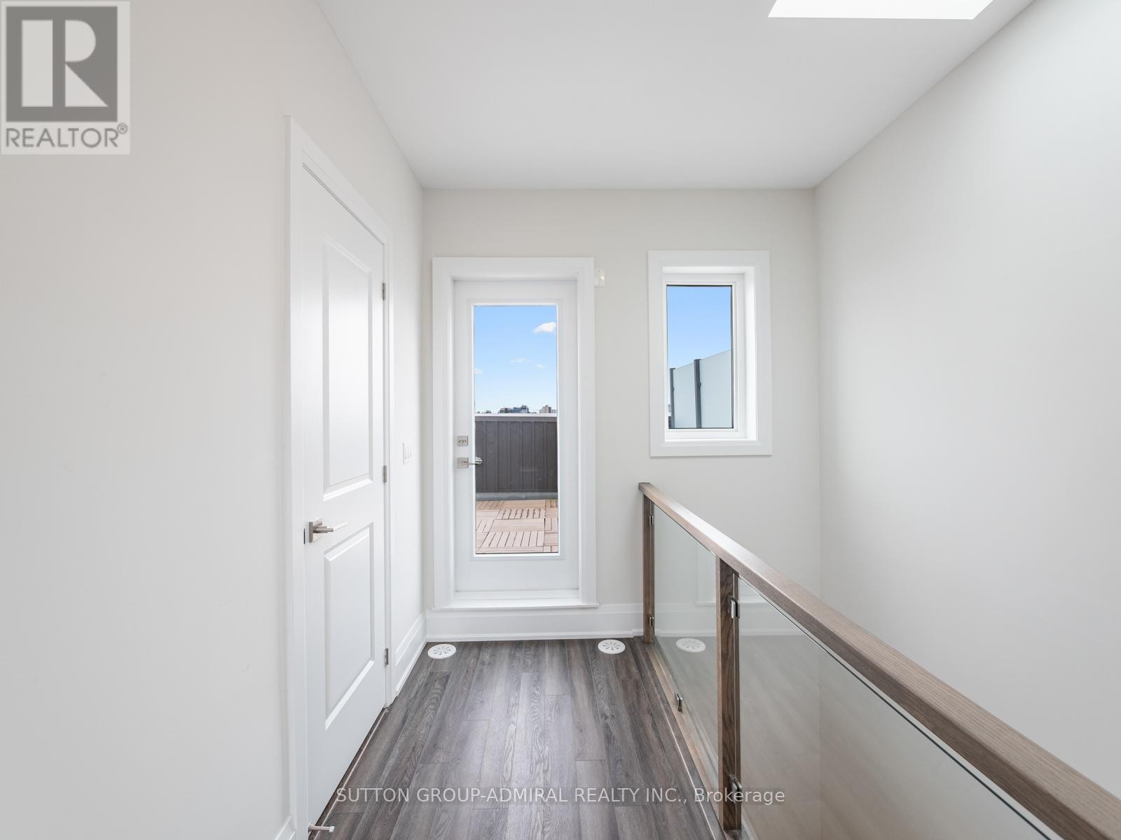 












893 CLARK AVENUE W

,
Vaughan (Brownridge),




Ontario
L4J0K6


