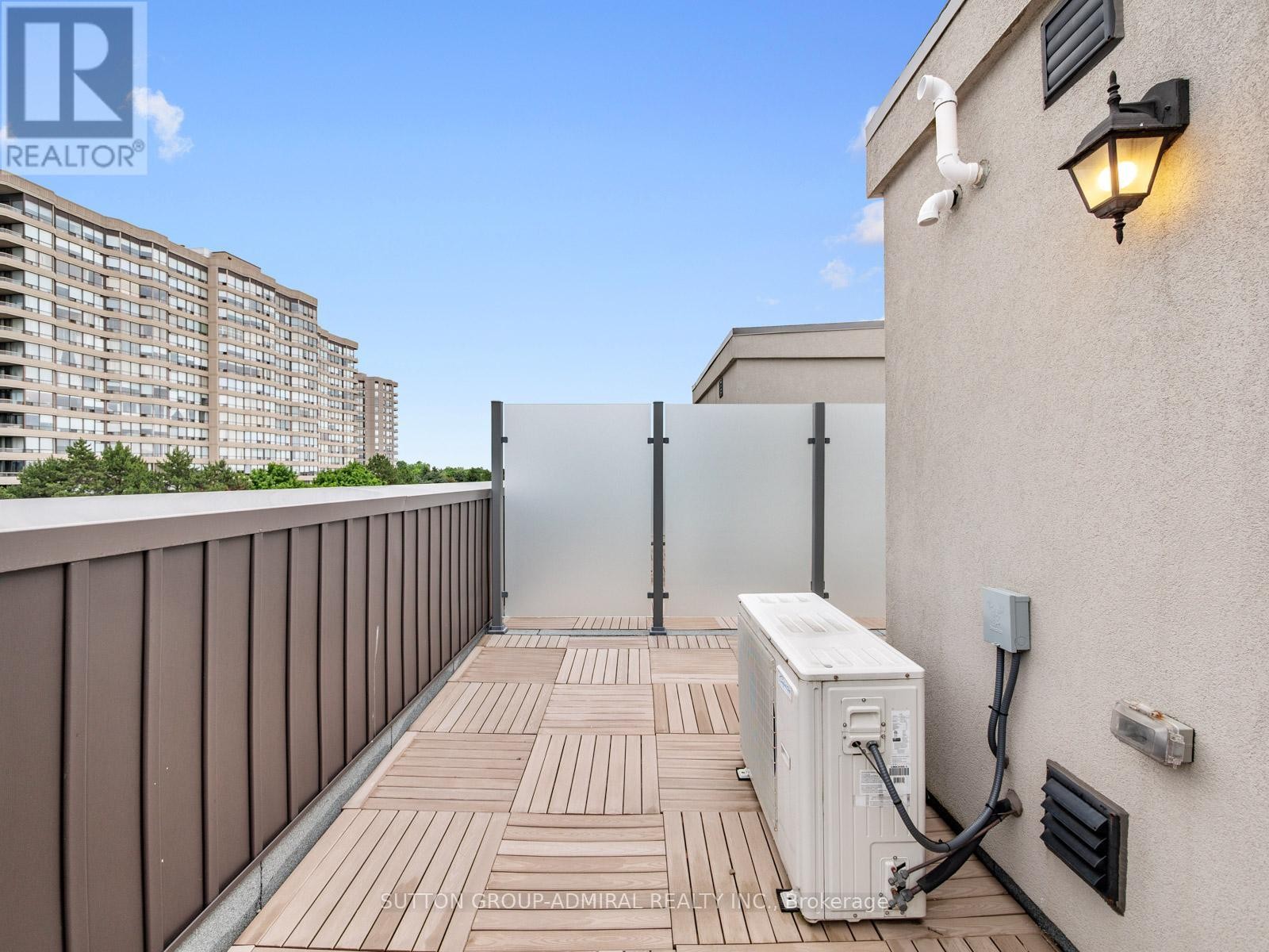 












893 CLARK AVENUE W

,
Vaughan (Brownridge),




Ontario
L4J0K6

