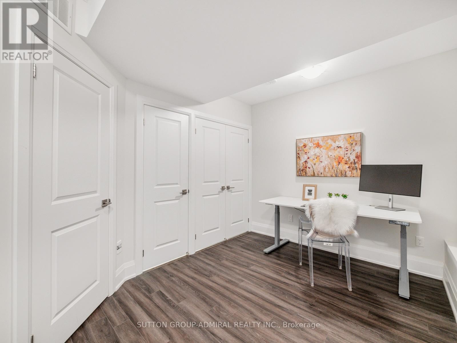 












893 CLARK AVENUE W

,
Vaughan (Brownridge),




Ontario
L4J0K6

