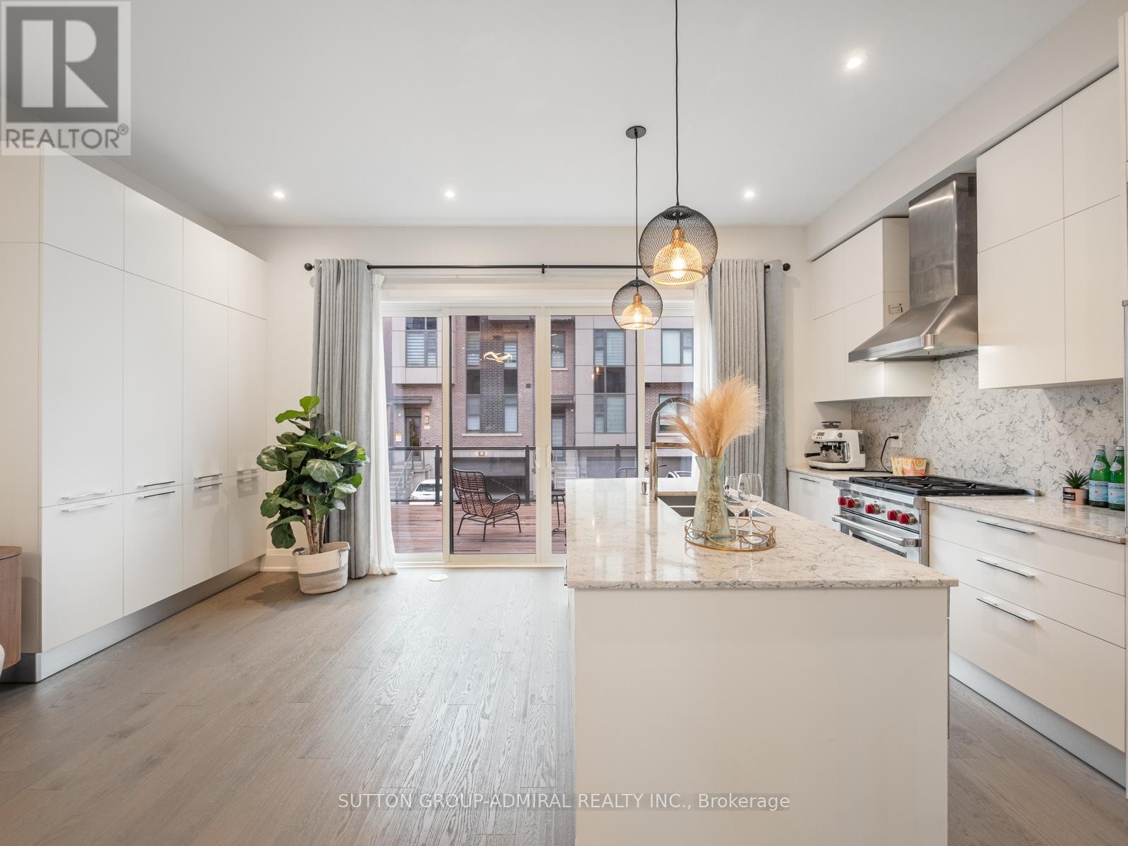 












893 CLARK AVENUE W

,
Vaughan (Brownridge),




Ontario
L4J0K6

