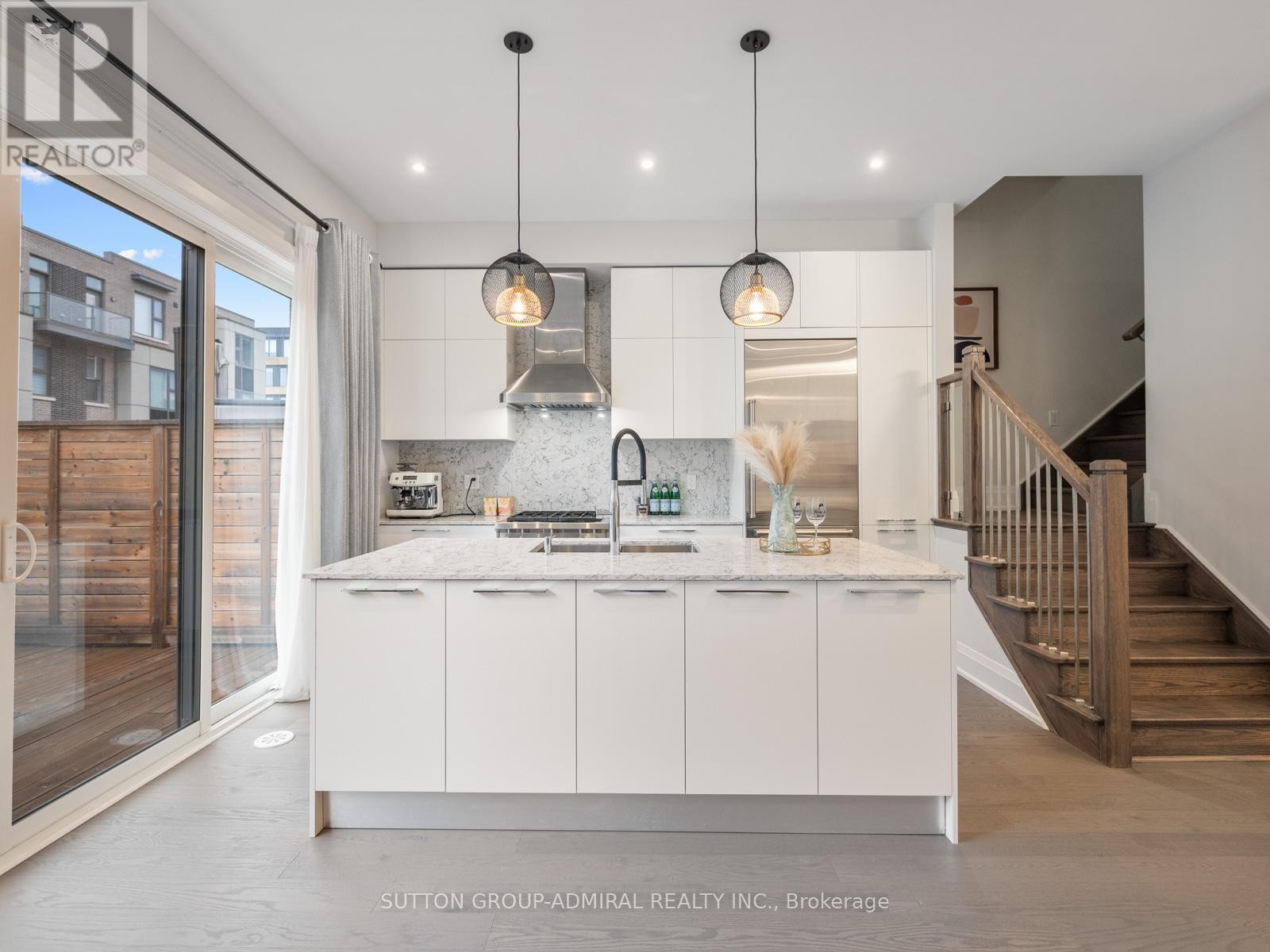 












893 CLARK AVENUE W

,
Vaughan (Brownridge),




Ontario
L4J0K6

