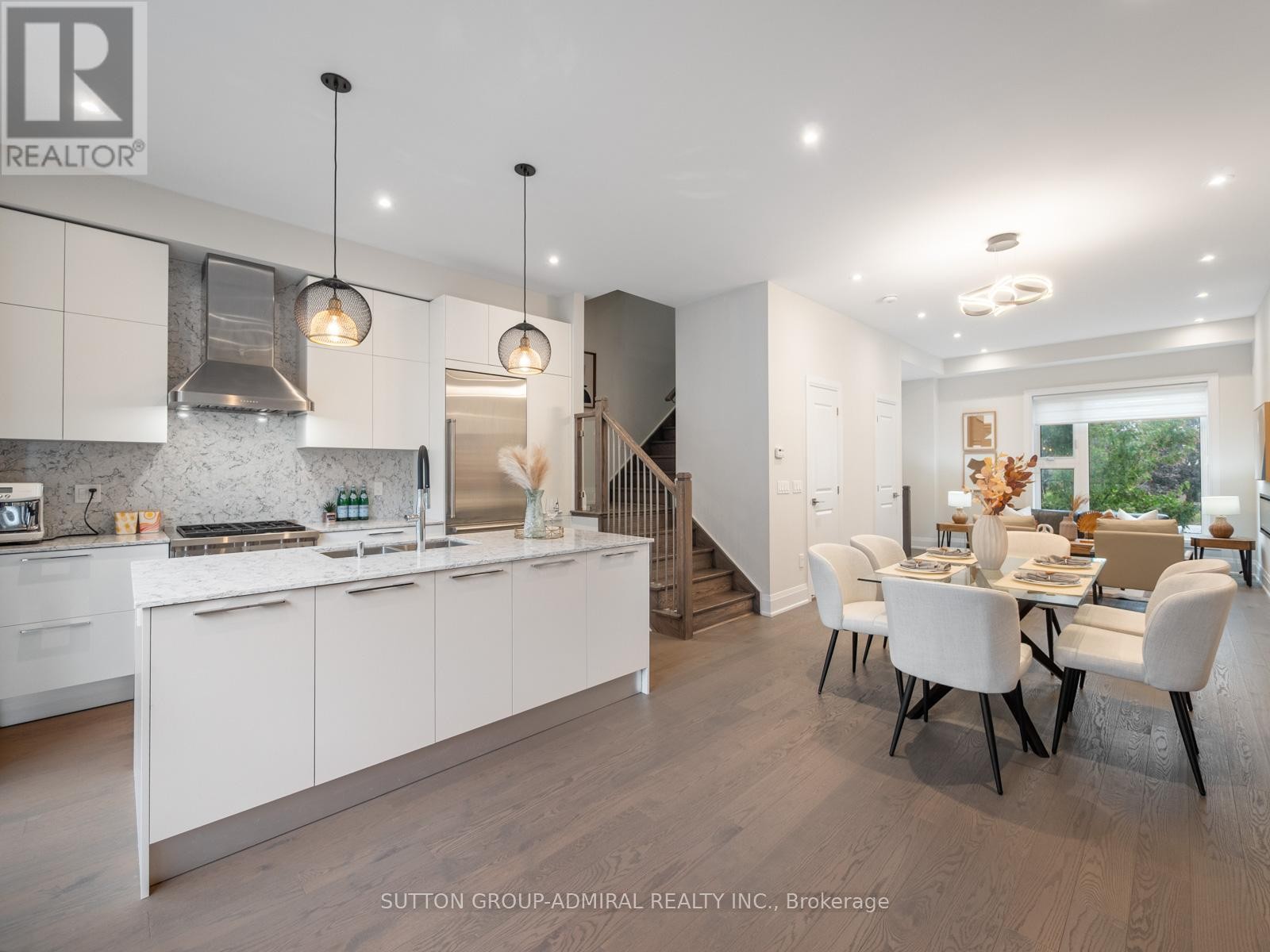 












893 CLARK AVENUE W

,
Vaughan (Brownridge),




Ontario
L4J0K6

