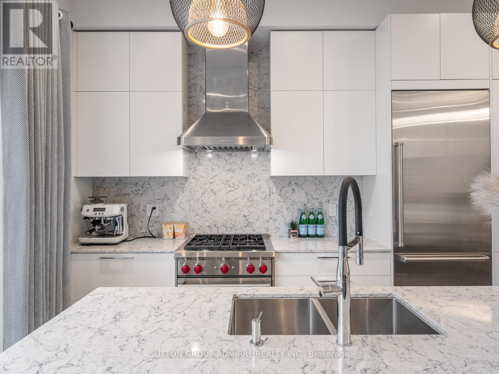 












893 CLARK AVENUE W

,
Vaughan (Brownridge),




Ontario
L4J0K6

