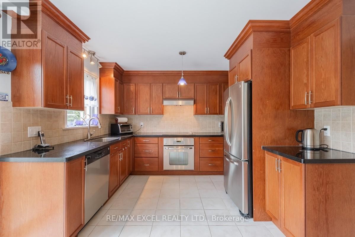 












8 BOYD COURT

,
Markham (Victoria Square),




Ontario
L6C1A6

