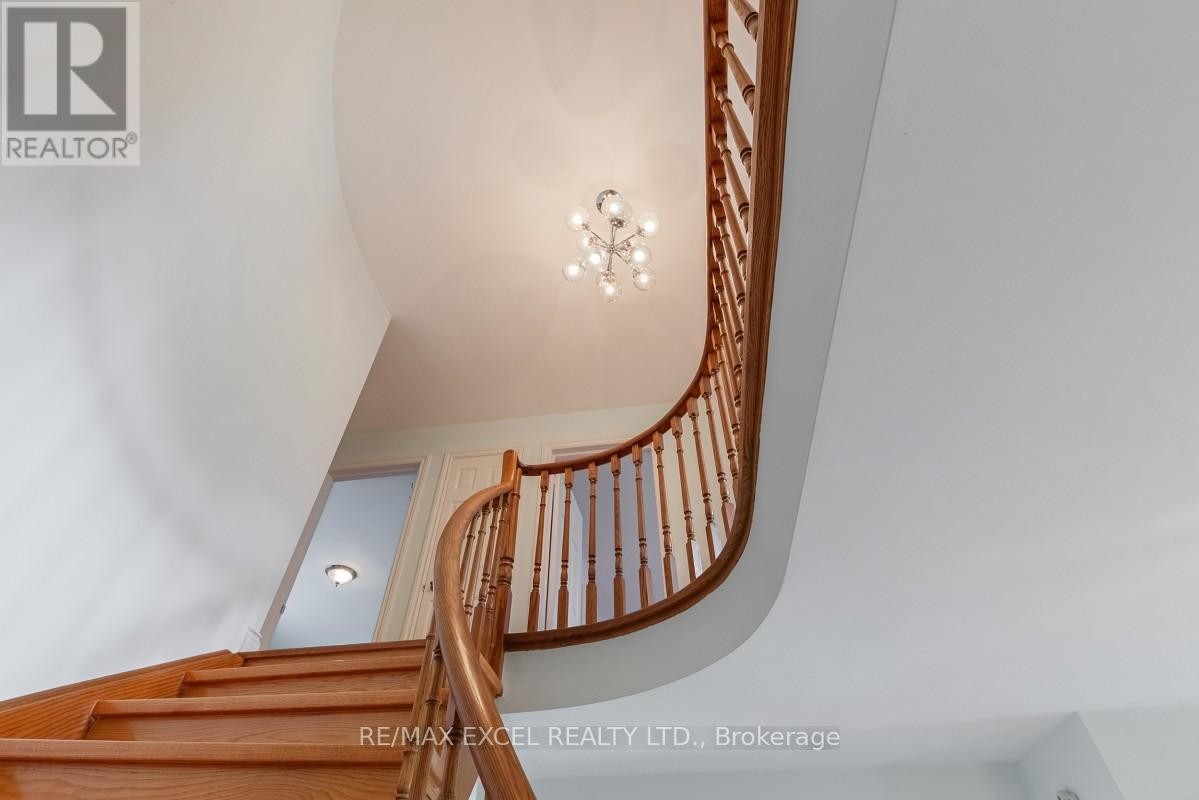 












8 BOYD COURT

,
Markham (Victoria Square),




Ontario
L6C1A6

