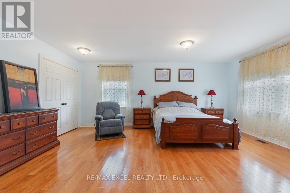 












8 BOYD COURT

,
Markham (Victoria Square),




Ontario
L6C1A6

