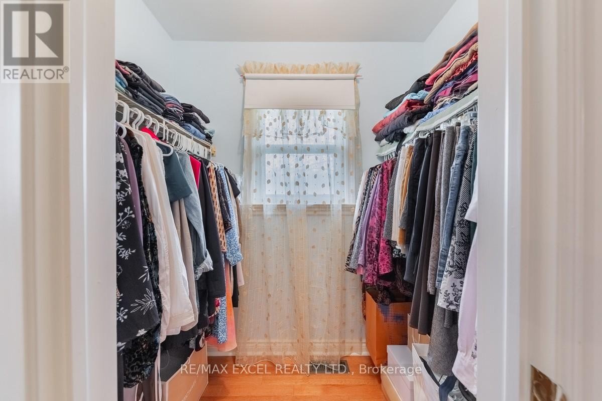 












8 BOYD COURT

,
Markham (Victoria Square),




Ontario
L6C1A6

