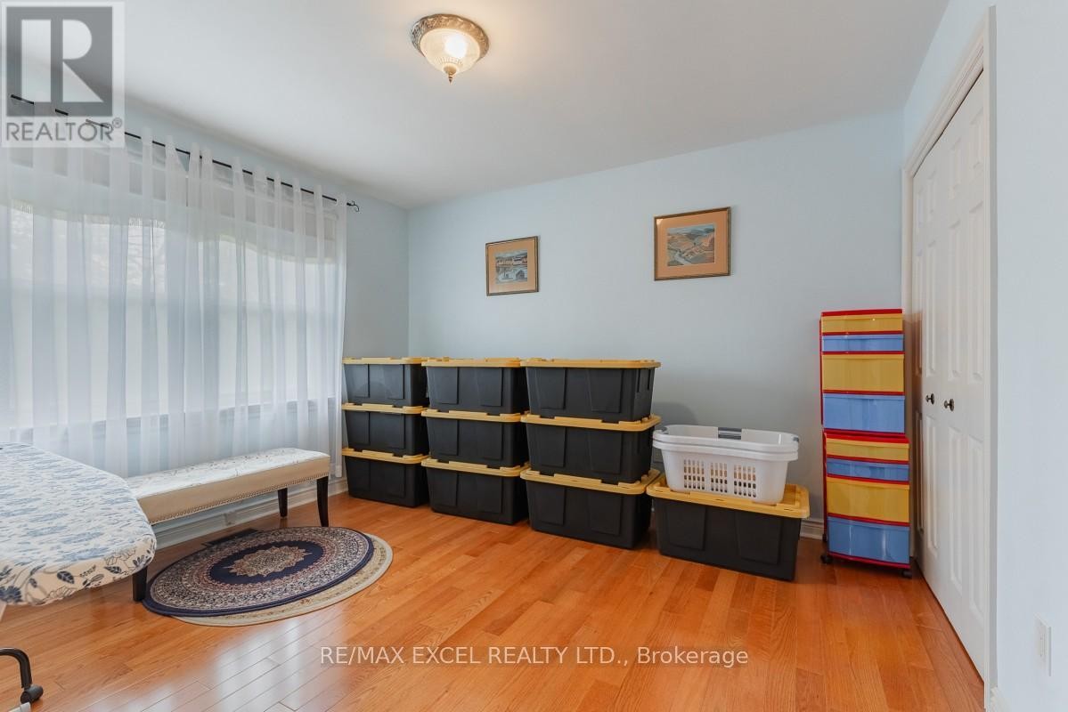 












8 BOYD COURT

,
Markham (Victoria Square),




Ontario
L6C1A6

