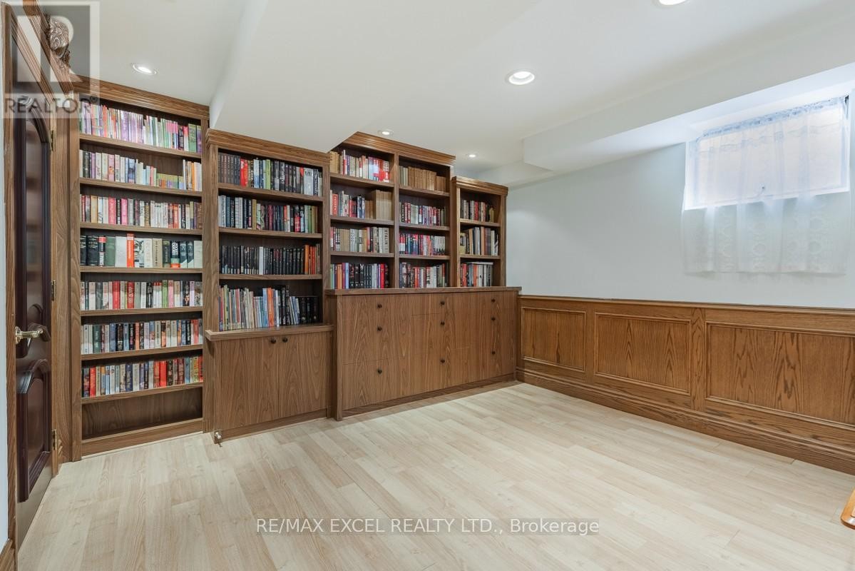 












8 BOYD COURT

,
Markham (Victoria Square),




Ontario
L6C1A6

