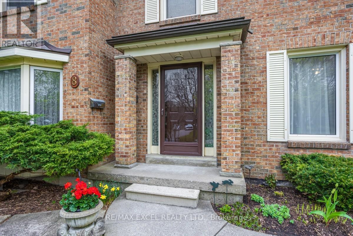 












8 BOYD COURT

,
Markham (Victoria Square),




Ontario
L6C1A6

