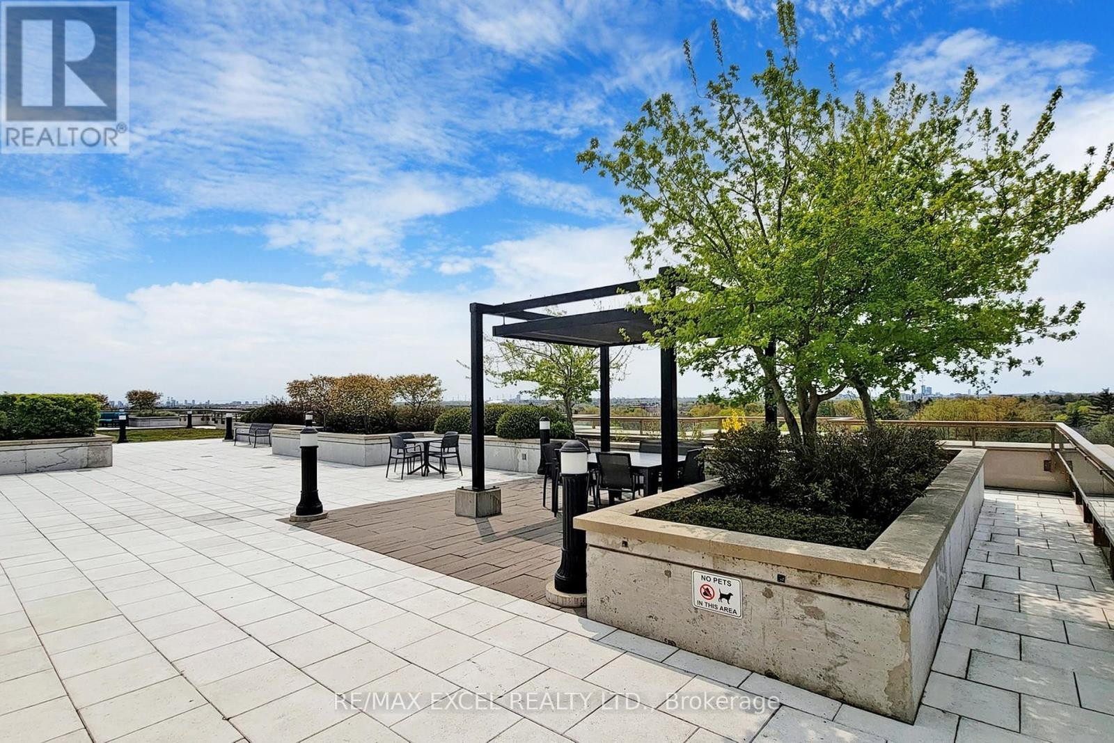 












327 - 68 MAIN STREET

,
Markham (Markham Village),




Ontario
L3P0N5

