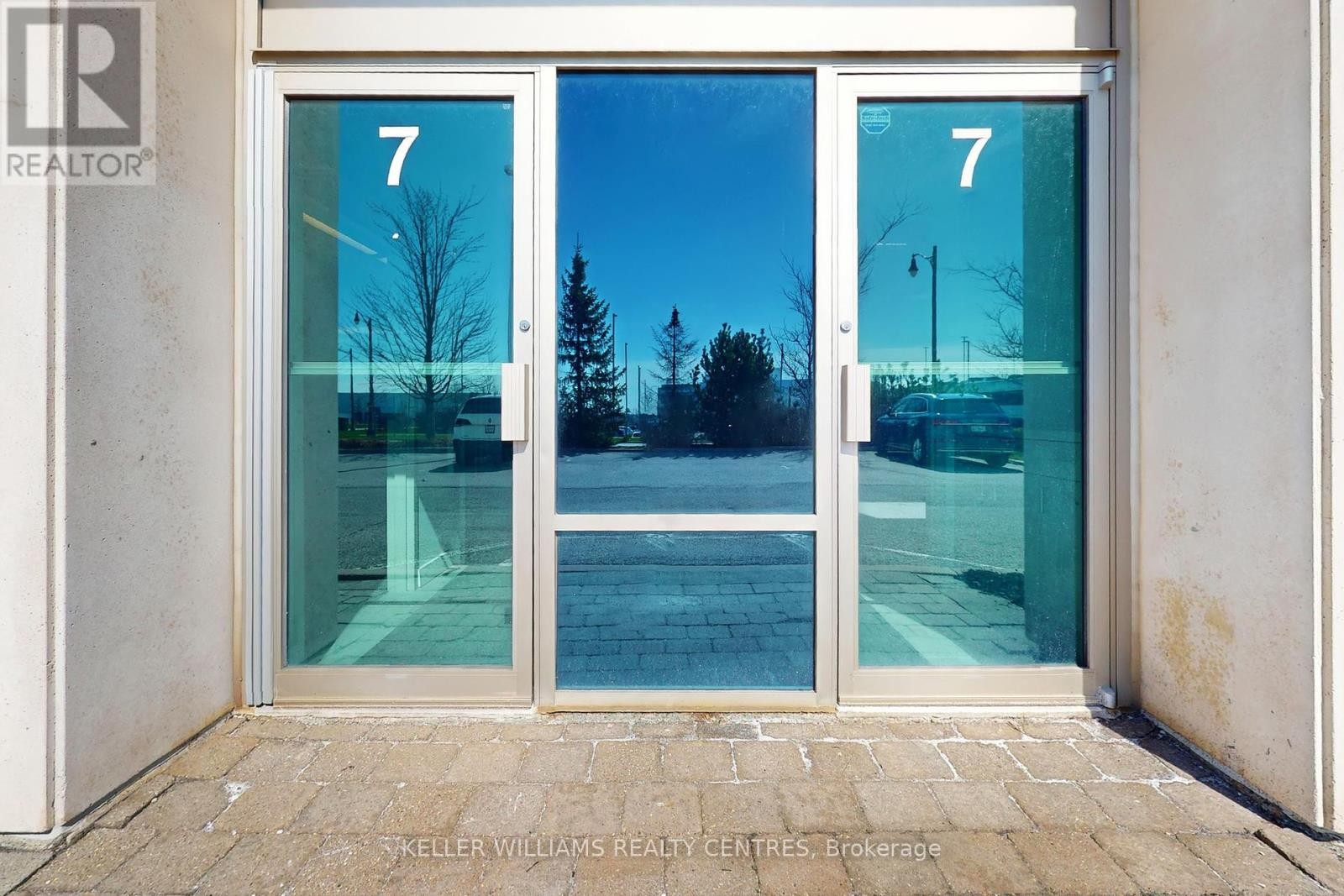 












7 - 125 DON HILLOCK DRIVE

,
Aurora (Bayview Southeast),




Ontario
L4G0H8

