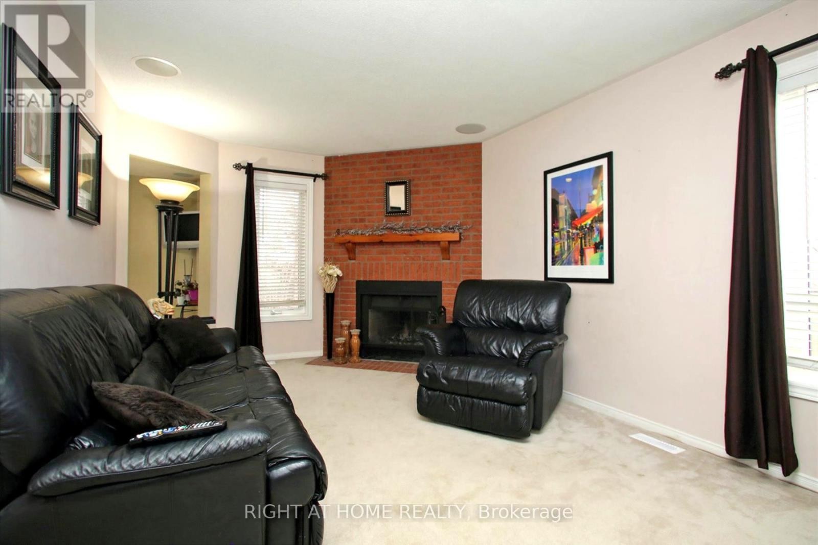 












6 COLDSTREAM CRESCENT

,
Richmond Hill (Devonsleigh),




Ontario
L4S1E6

