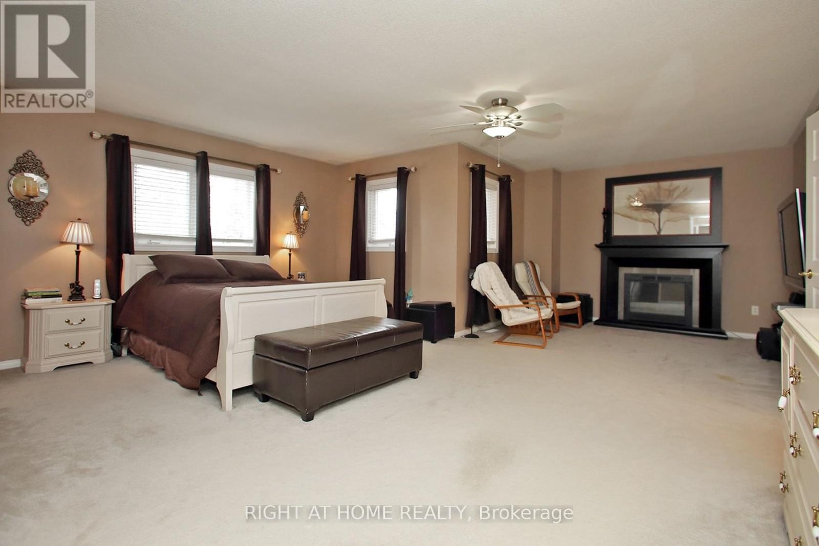 












6 COLDSTREAM CRESCENT

,
Richmond Hill (Devonsleigh),




Ontario
L4S1E6

