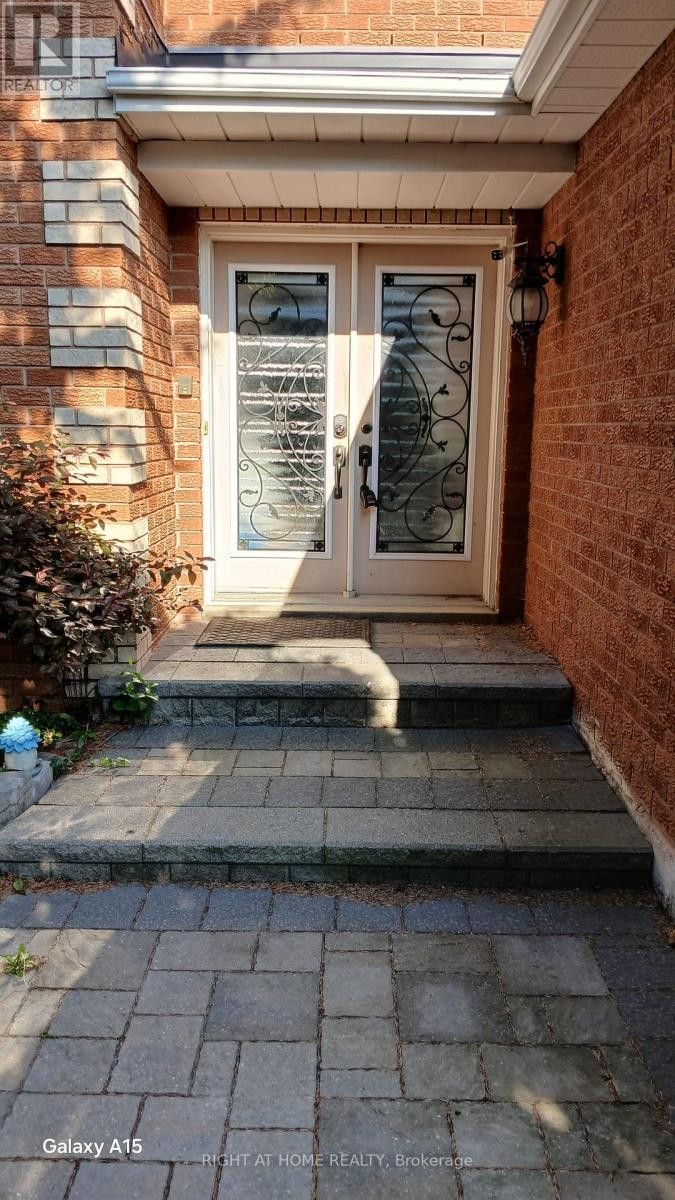 












6 COLDSTREAM CRESCENT

,
Richmond Hill (Devonsleigh),




Ontario
L4S1E6

