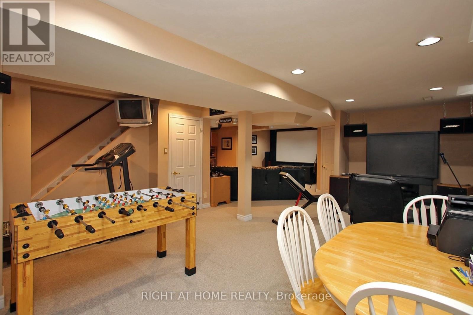 












6 COLDSTREAM CRESCENT

,
Richmond Hill (Devonsleigh),




Ontario
L4S1E6


