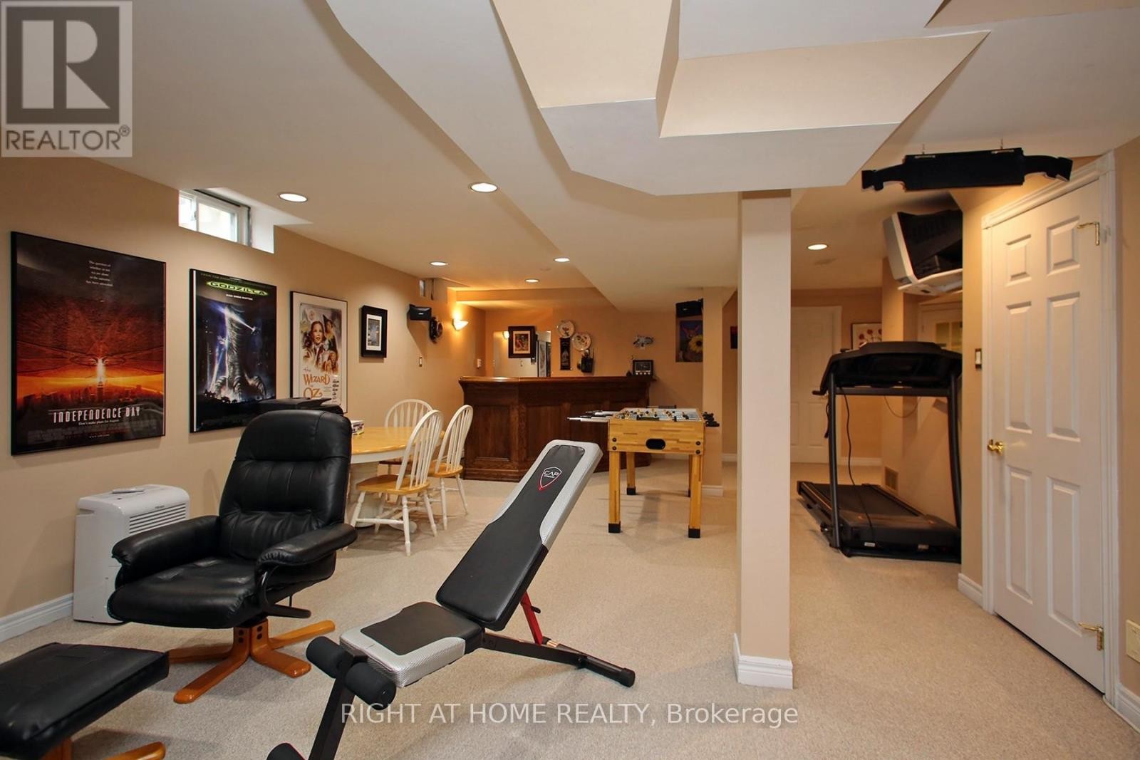 












6 COLDSTREAM CRESCENT

,
Richmond Hill (Devonsleigh),




Ontario
L4S1E6

