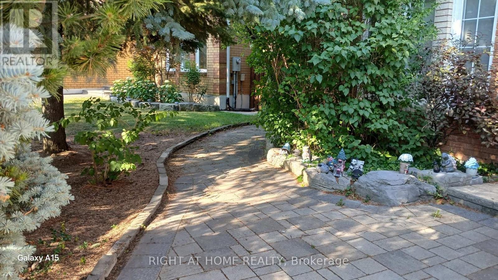 












6 COLDSTREAM CRESCENT

,
Richmond Hill (Devonsleigh),




Ontario
L4S1E6

