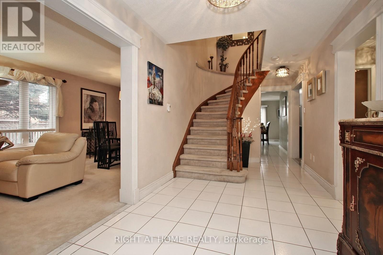 












6 COLDSTREAM CRESCENT

,
Richmond Hill (Devonsleigh),




Ontario
L4S1E6

