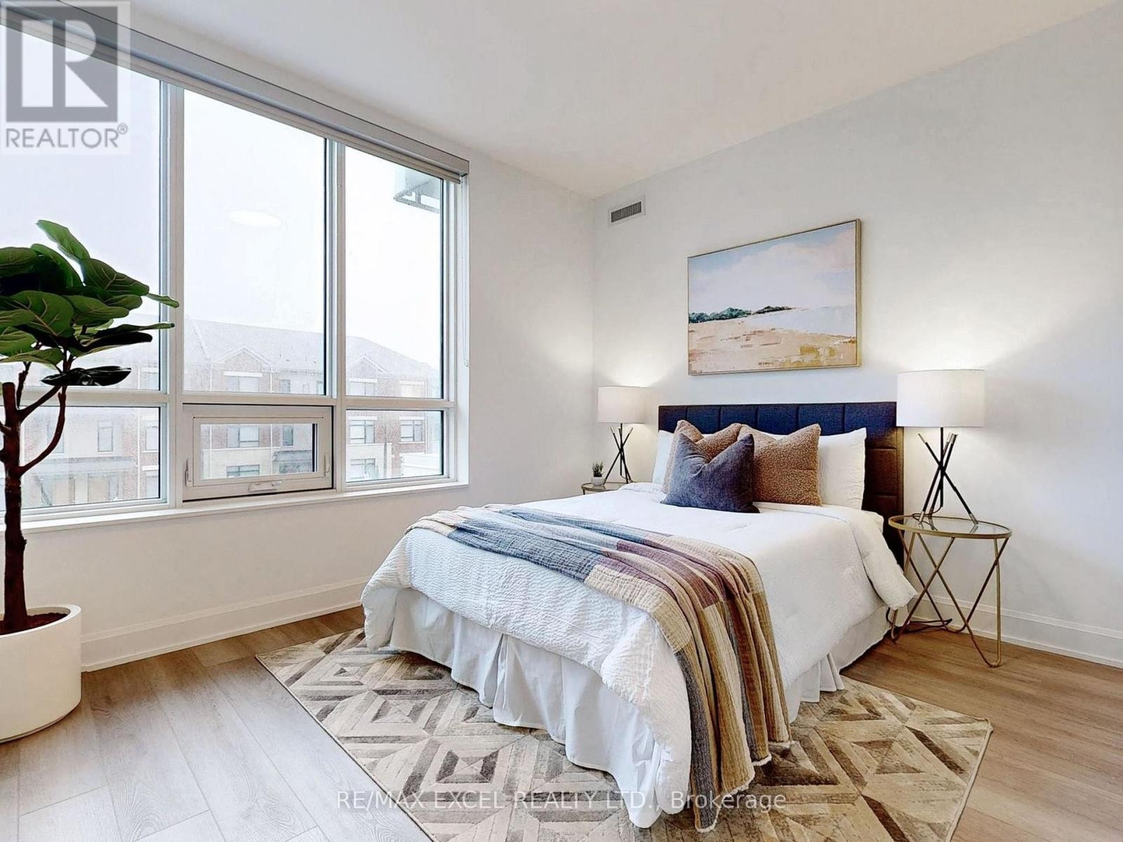 












103 - 12 GANDHI LANE

,
Markham (Commerce Valley),




Ontario
L3T0G8

