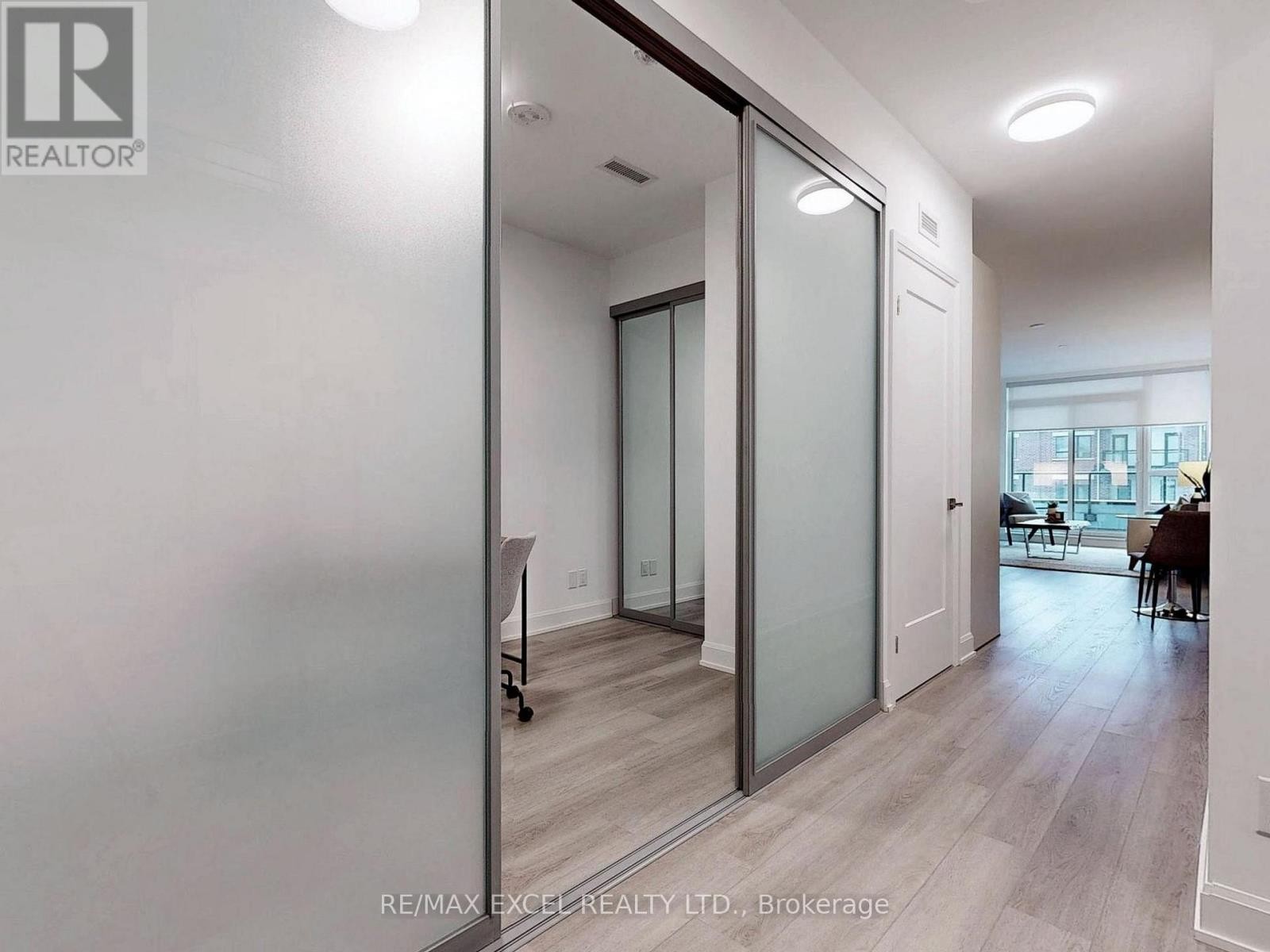 












103 - 12 GANDHI LANE

,
Markham (Commerce Valley),




Ontario
L3T0G8

