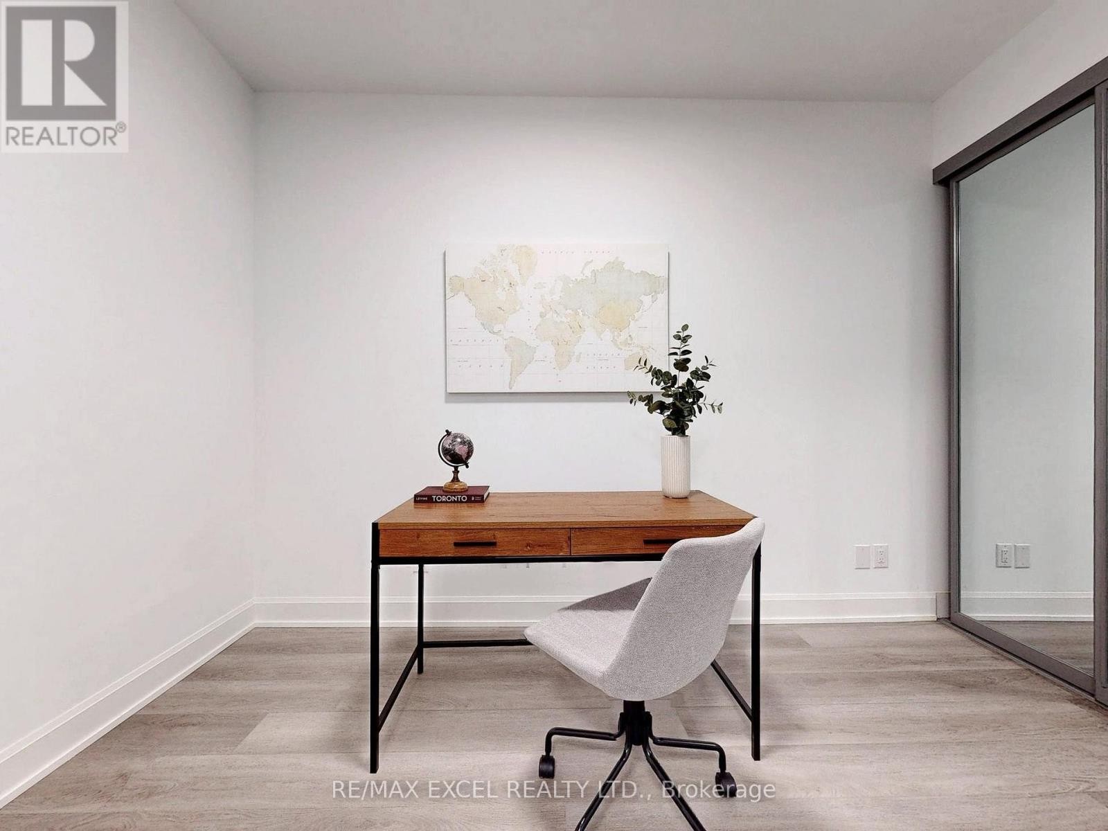 












103 - 12 GANDHI LANE

,
Markham (Commerce Valley),




Ontario
L3T0G8

