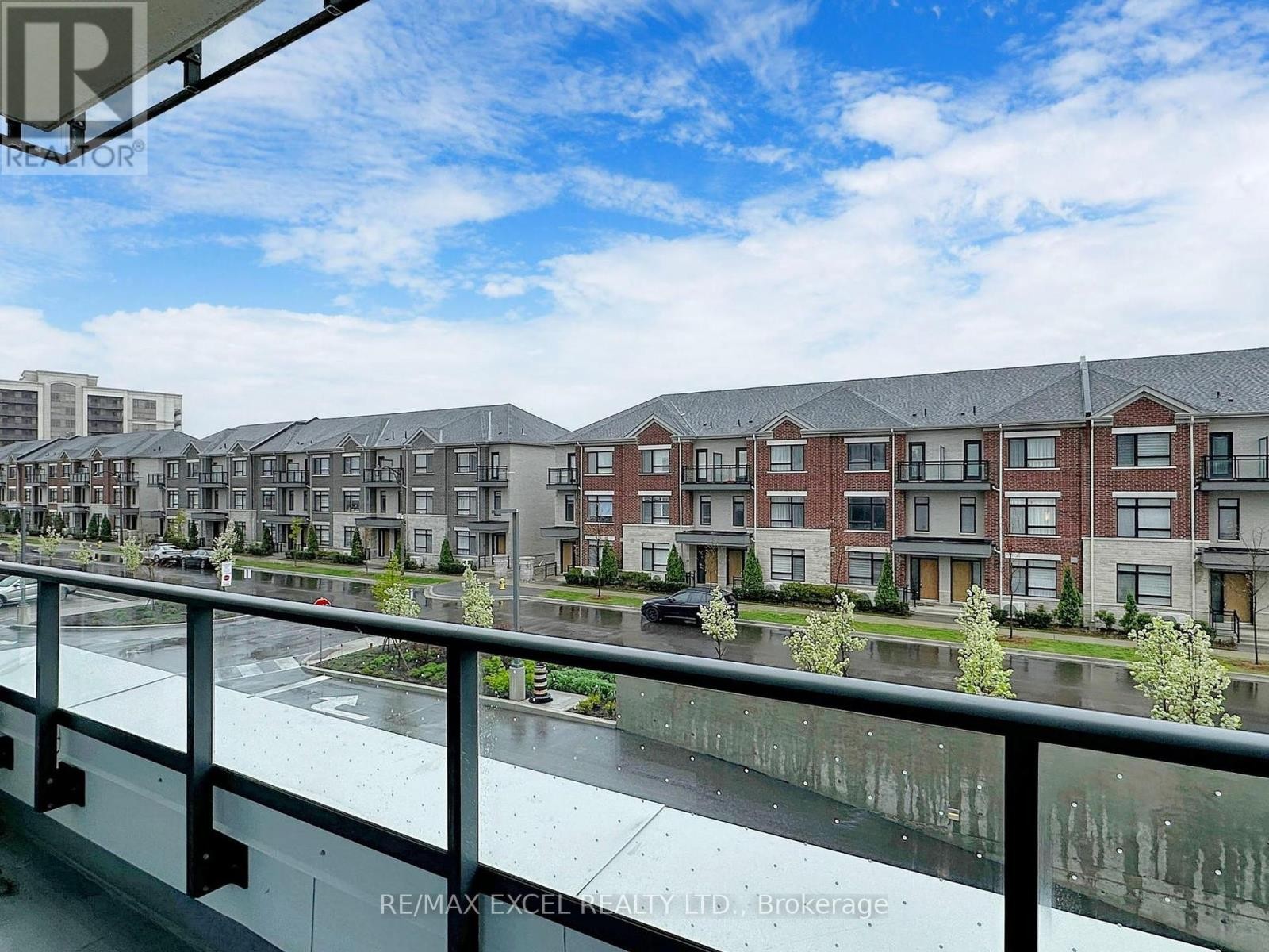 












103 - 12 GANDHI LANE

,
Markham (Commerce Valley),




Ontario
L3T0G8

