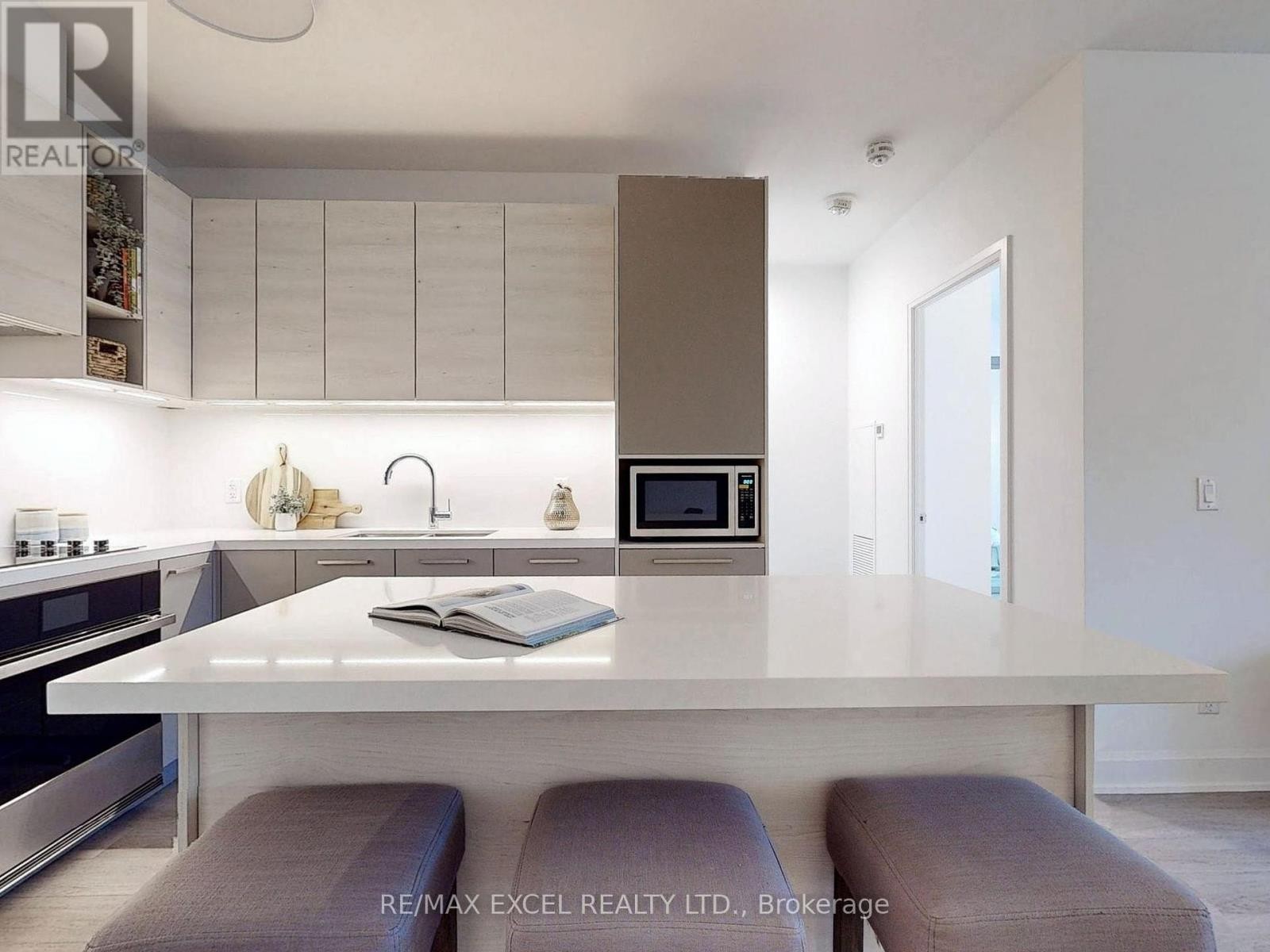 












103 - 12 GANDHI LANE

,
Markham (Commerce Valley),




Ontario
L3T0G8

