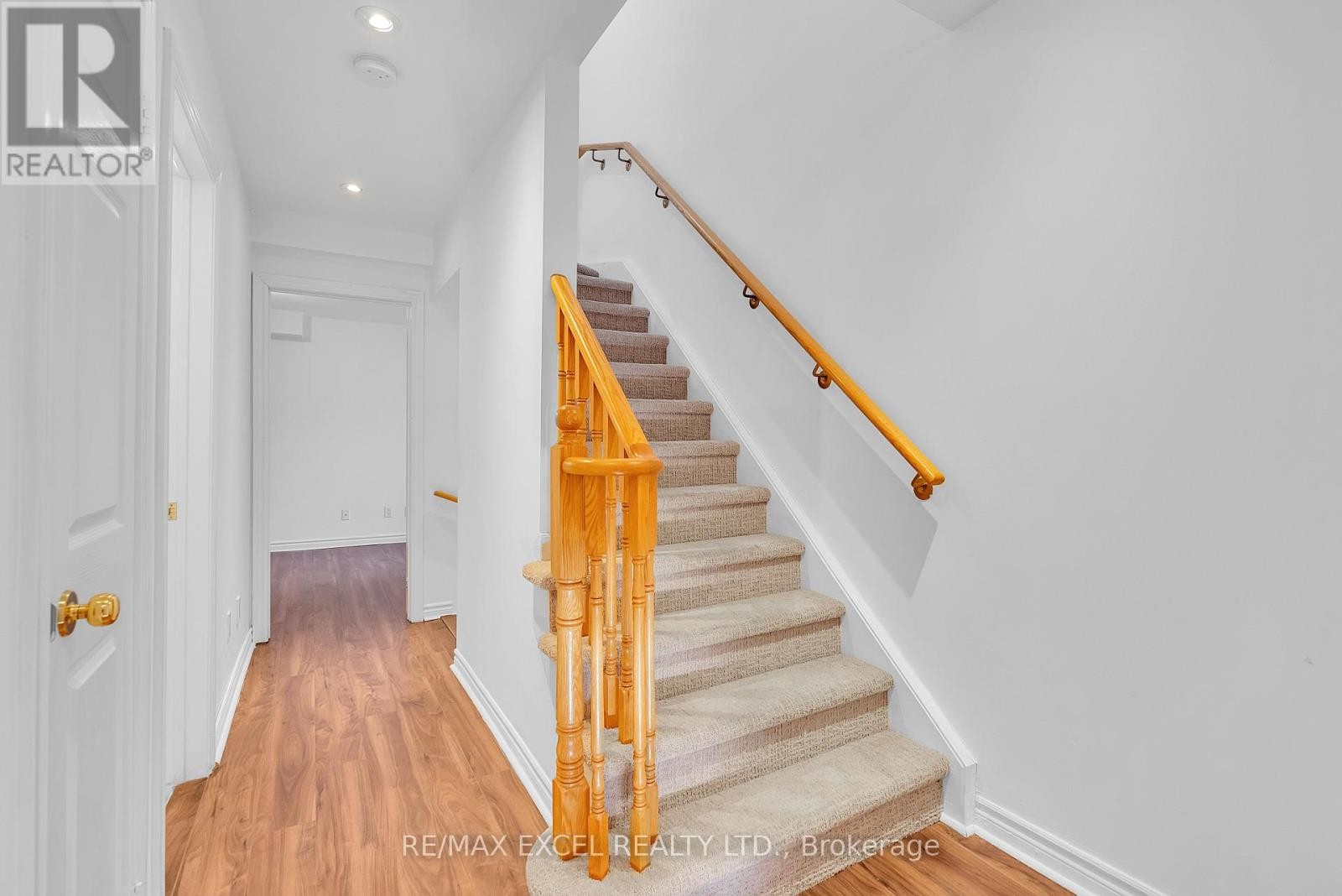 












16 - 23 ST MORITZ WAY

,
Markham (Unionville),




Ontario
L3R4G4

