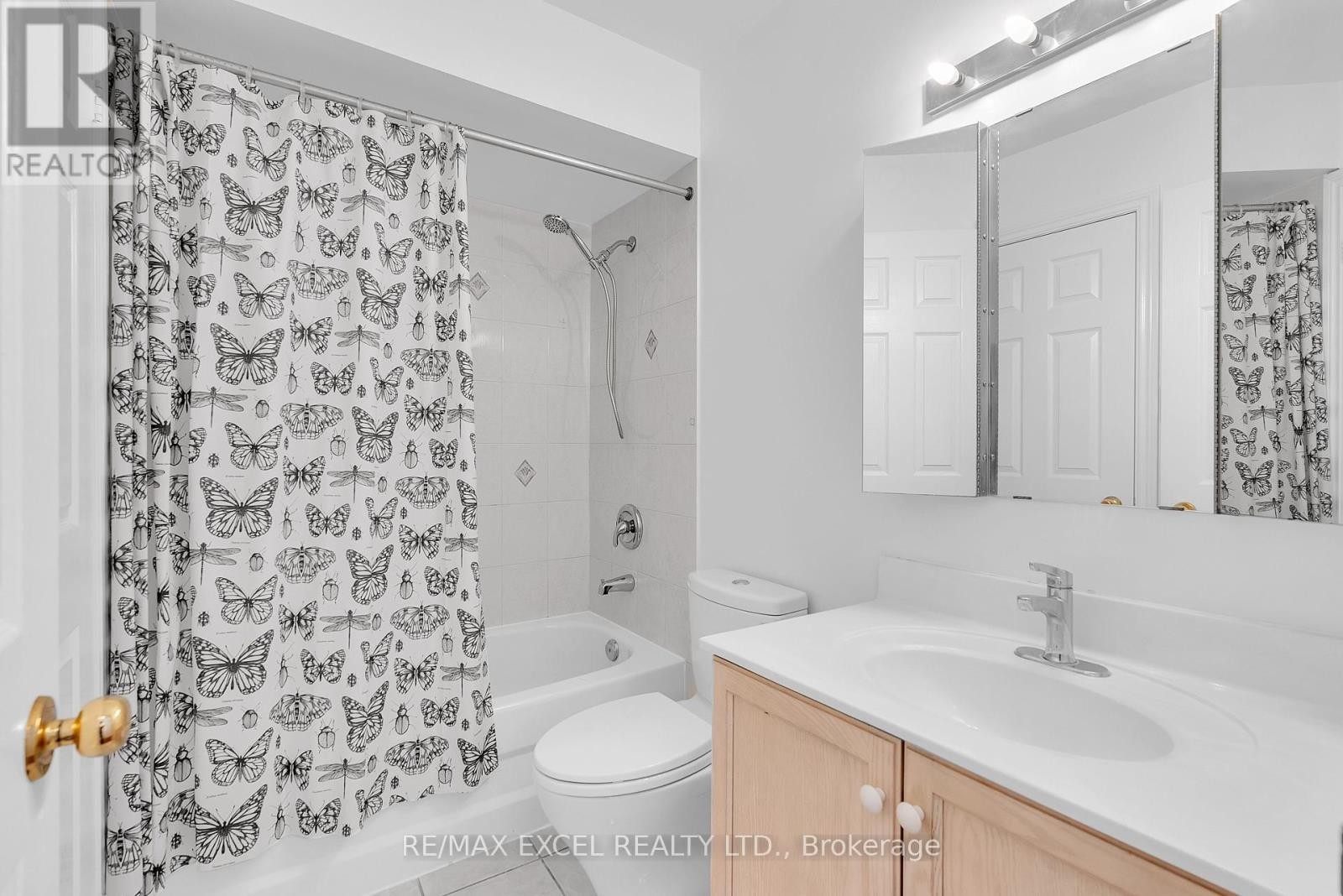 












16 - 23 ST MORITZ WAY

,
Markham (Unionville),




Ontario
L3R4G4

