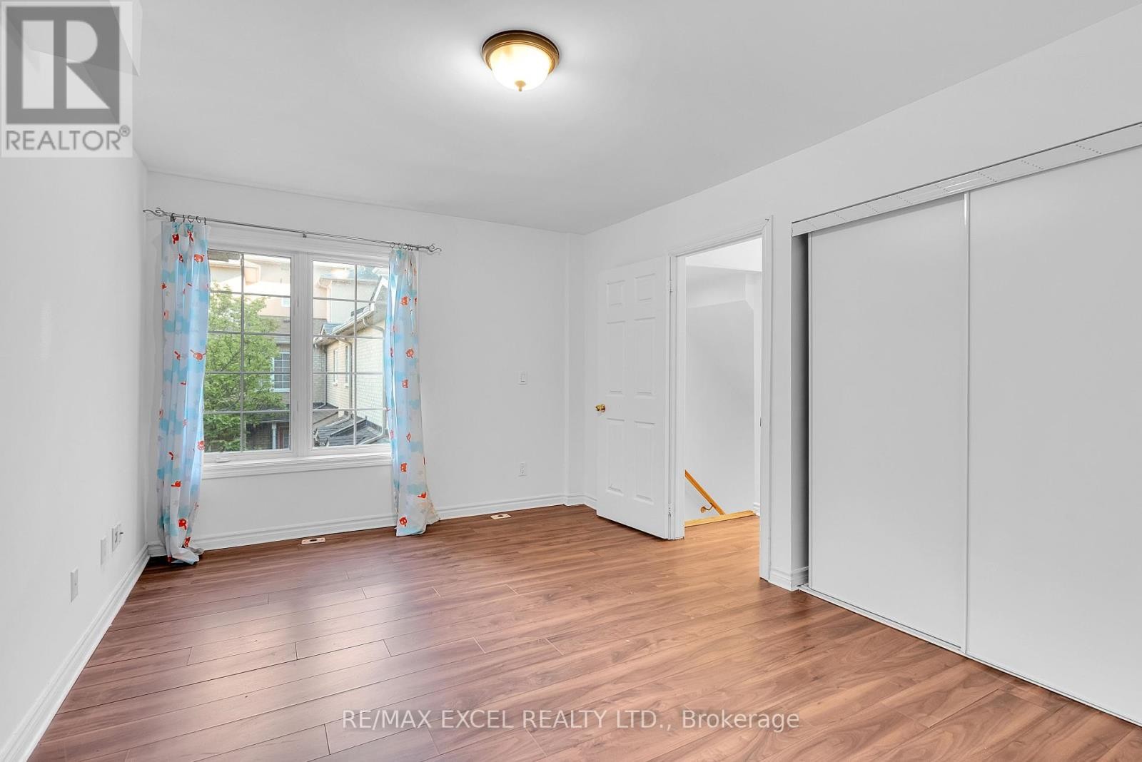 












16 - 23 ST MORITZ WAY

,
Markham (Unionville),




Ontario
L3R4G4

