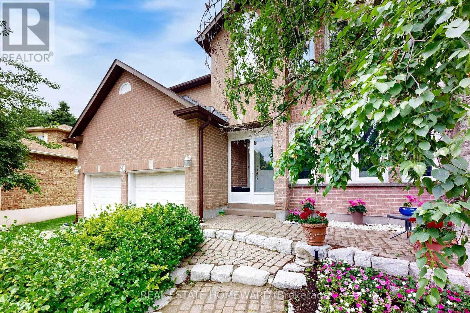 












20 ANVIL COURT

,
Richmond Hill (Westbrook),




Ontario
L4C9G7

