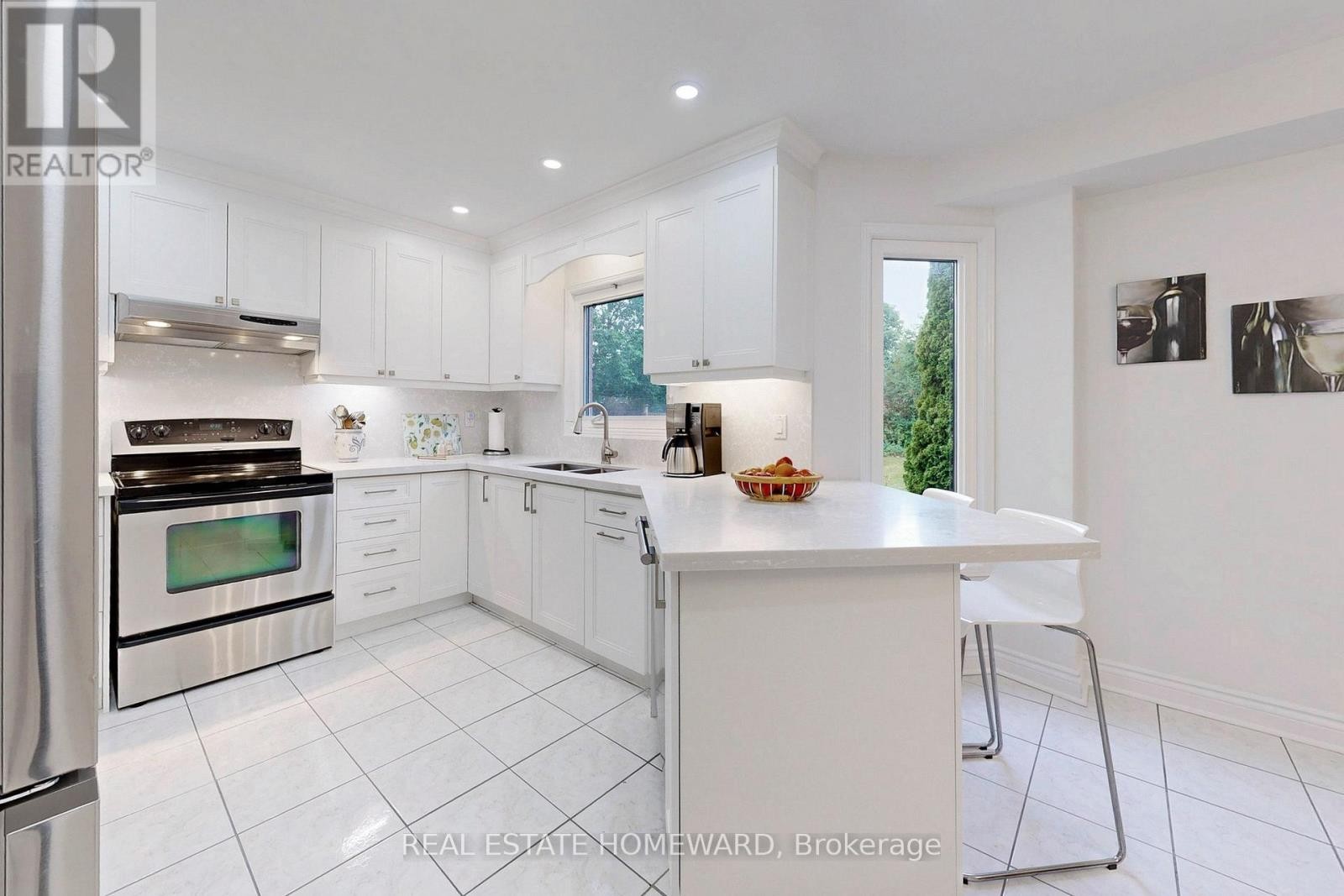 












20 ANVIL COURT

,
Richmond Hill (Westbrook),




Ontario
L4C9G7

