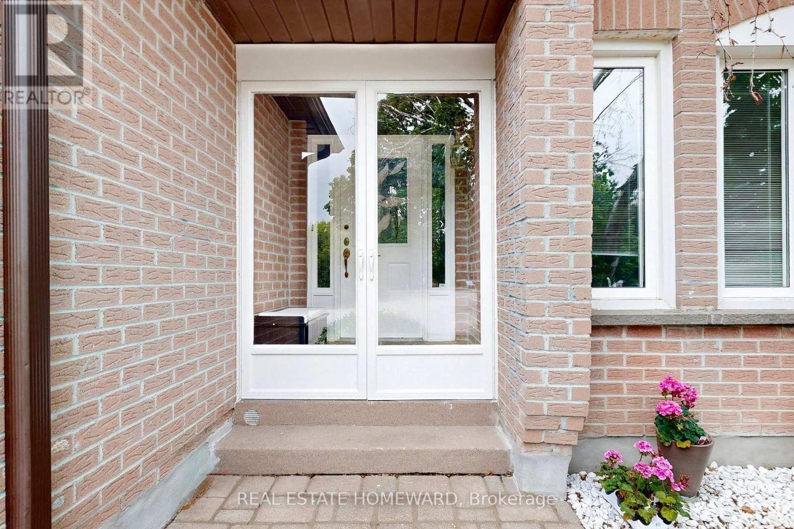 












20 ANVIL COURT

,
Richmond Hill (Westbrook),




Ontario
L4C9G7

