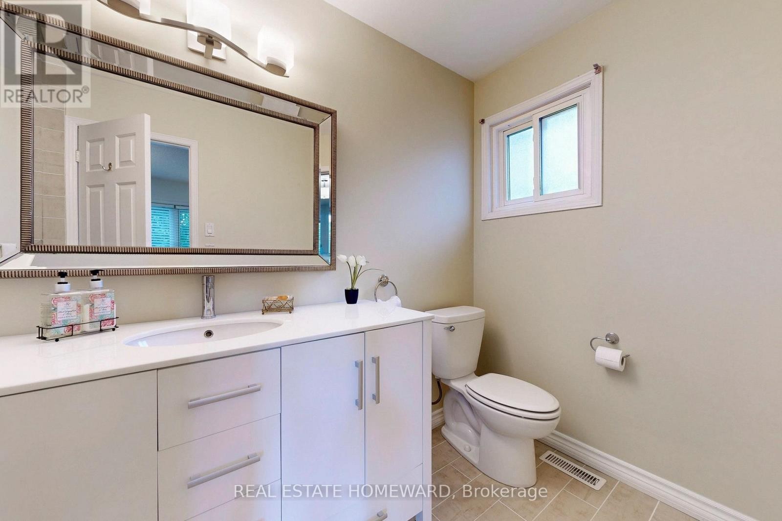 












20 ANVIL COURT

,
Richmond Hill (Westbrook),




Ontario
L4C9G7

