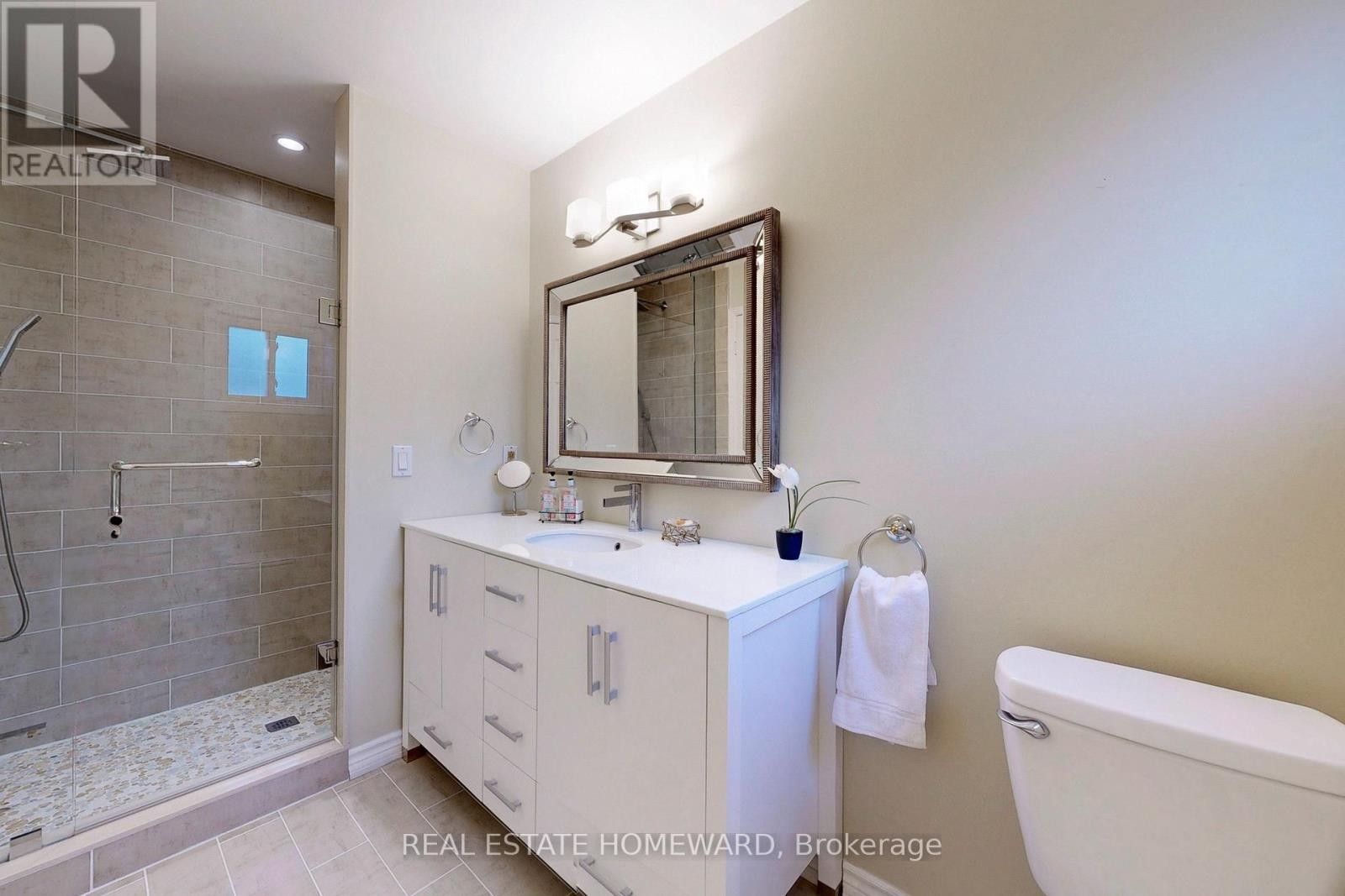 












20 ANVIL COURT

,
Richmond Hill (Westbrook),




Ontario
L4C9G7

