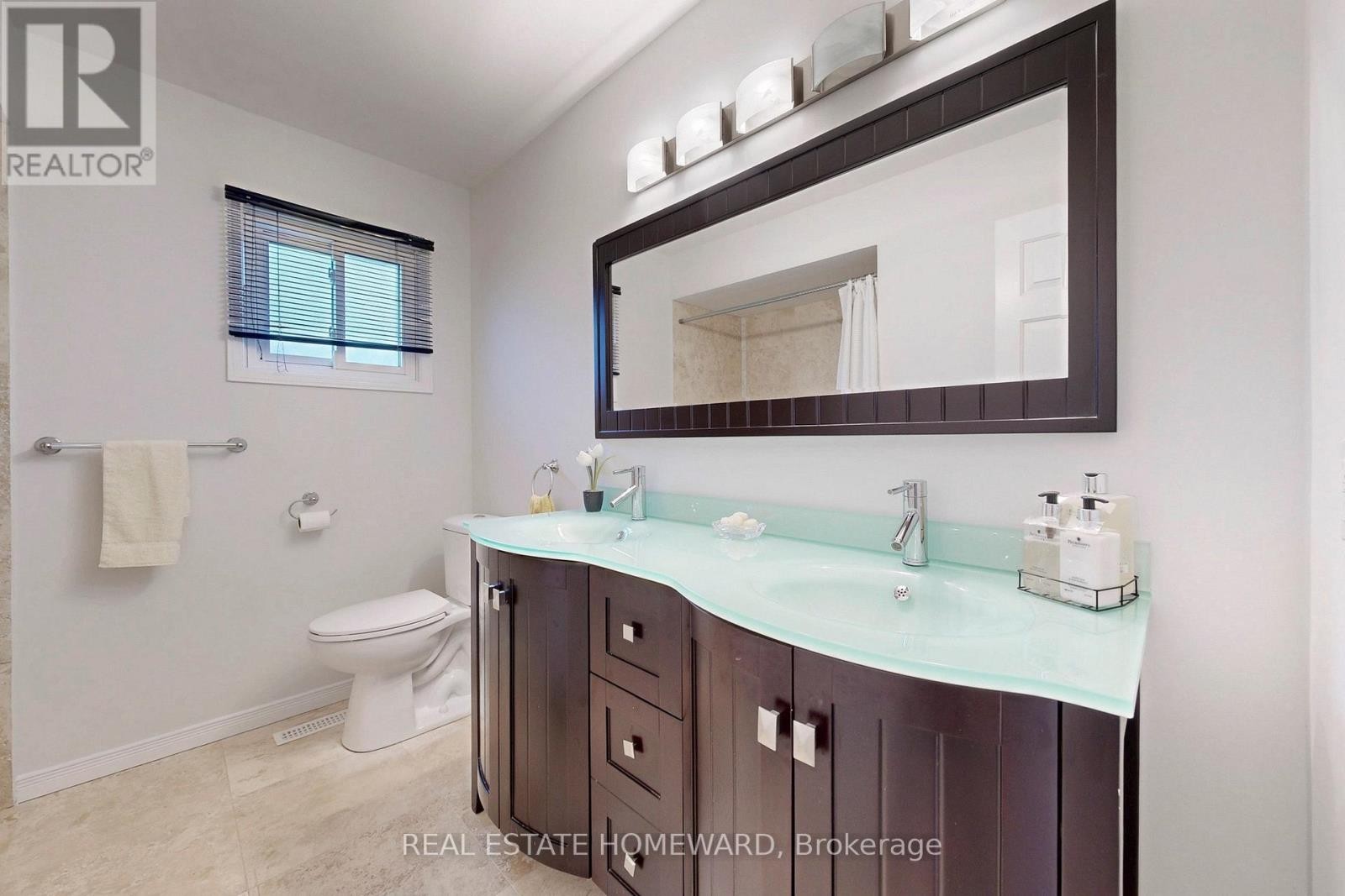 












20 ANVIL COURT

,
Richmond Hill (Westbrook),




Ontario
L4C9G7

