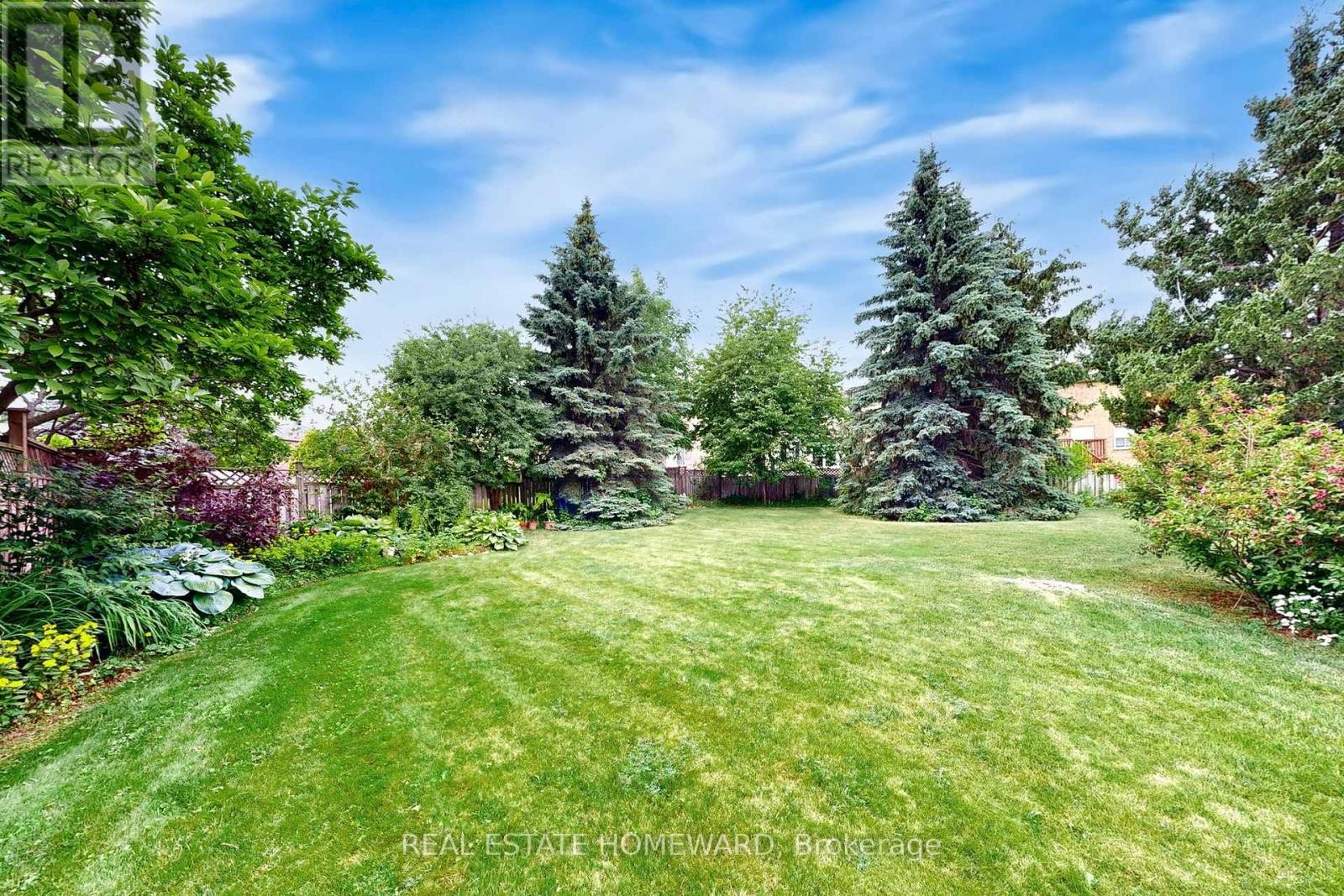 












20 ANVIL COURT

,
Richmond Hill (Westbrook),




Ontario
L4C9G7

