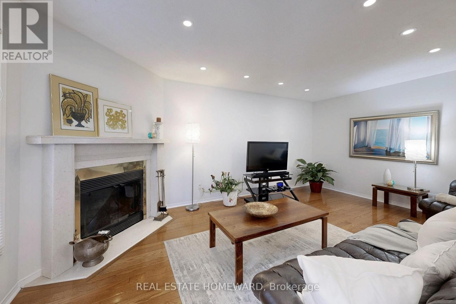












20 ANVIL COURT

,
Richmond Hill (Westbrook),




Ontario
L4C9G7

