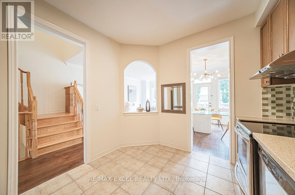 












104 HARVEST HILLS BOULEVARD

,
East Gwillimbury,




Ontario
L9N0B3

