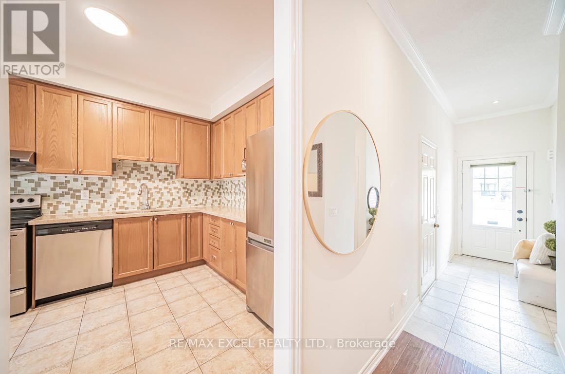 












104 HARVEST HILLS BOULEVARD

,
East Gwillimbury,




Ontario
L9N0B3

