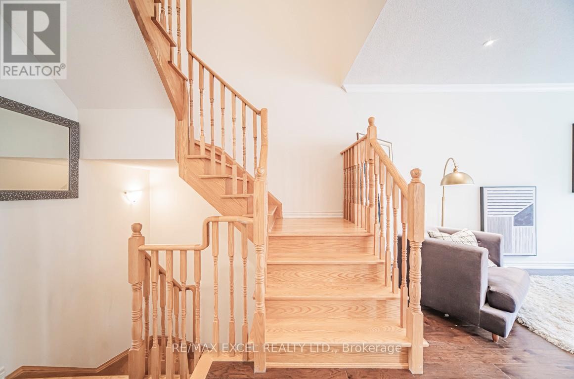 












104 HARVEST HILLS BOULEVARD

,
East Gwillimbury,




Ontario
L9N0B3

