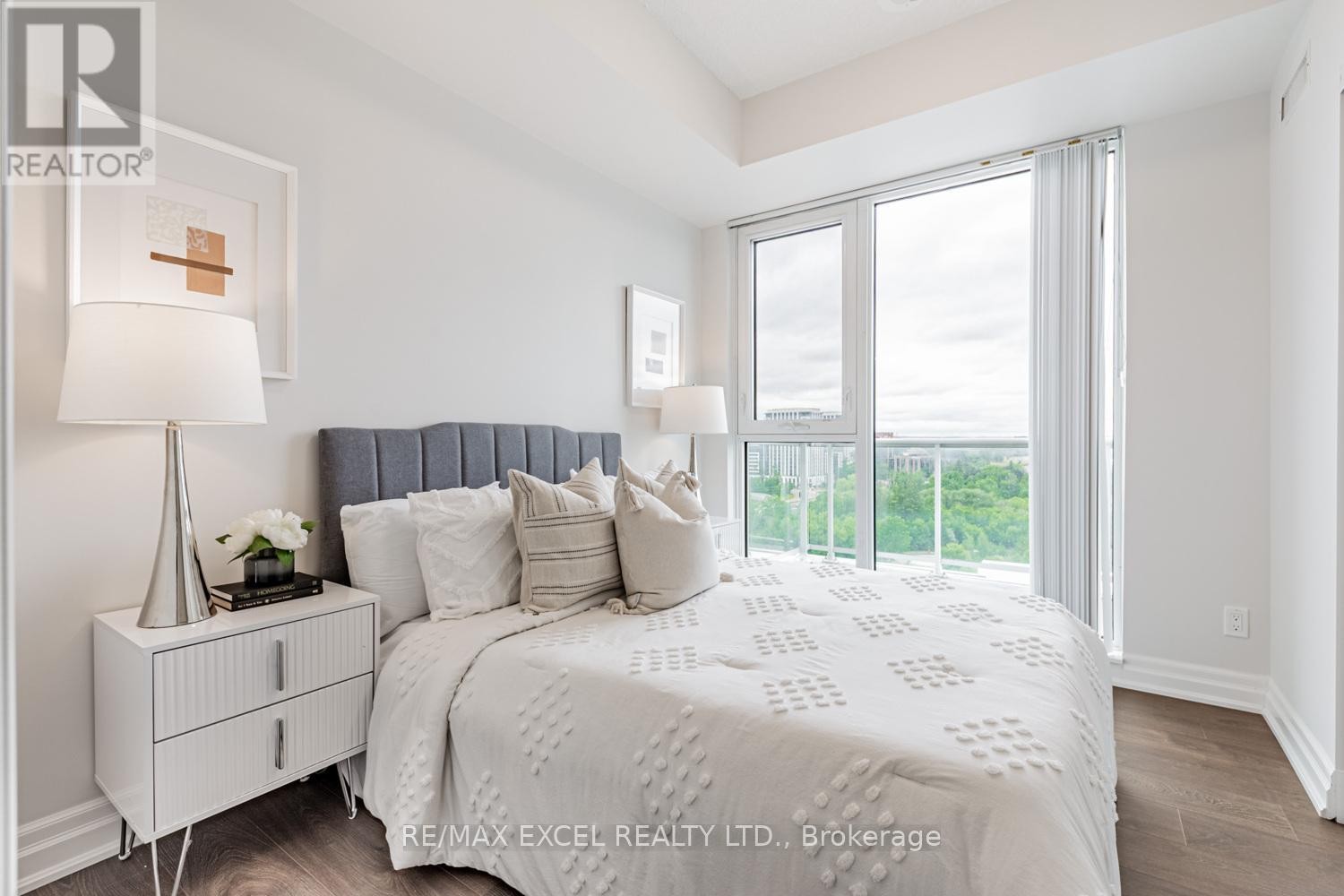 












1101 - 8 ROUGE VALLEY DRIVE W

,
Markham (Unionville),




Ontario
L6G0G8

