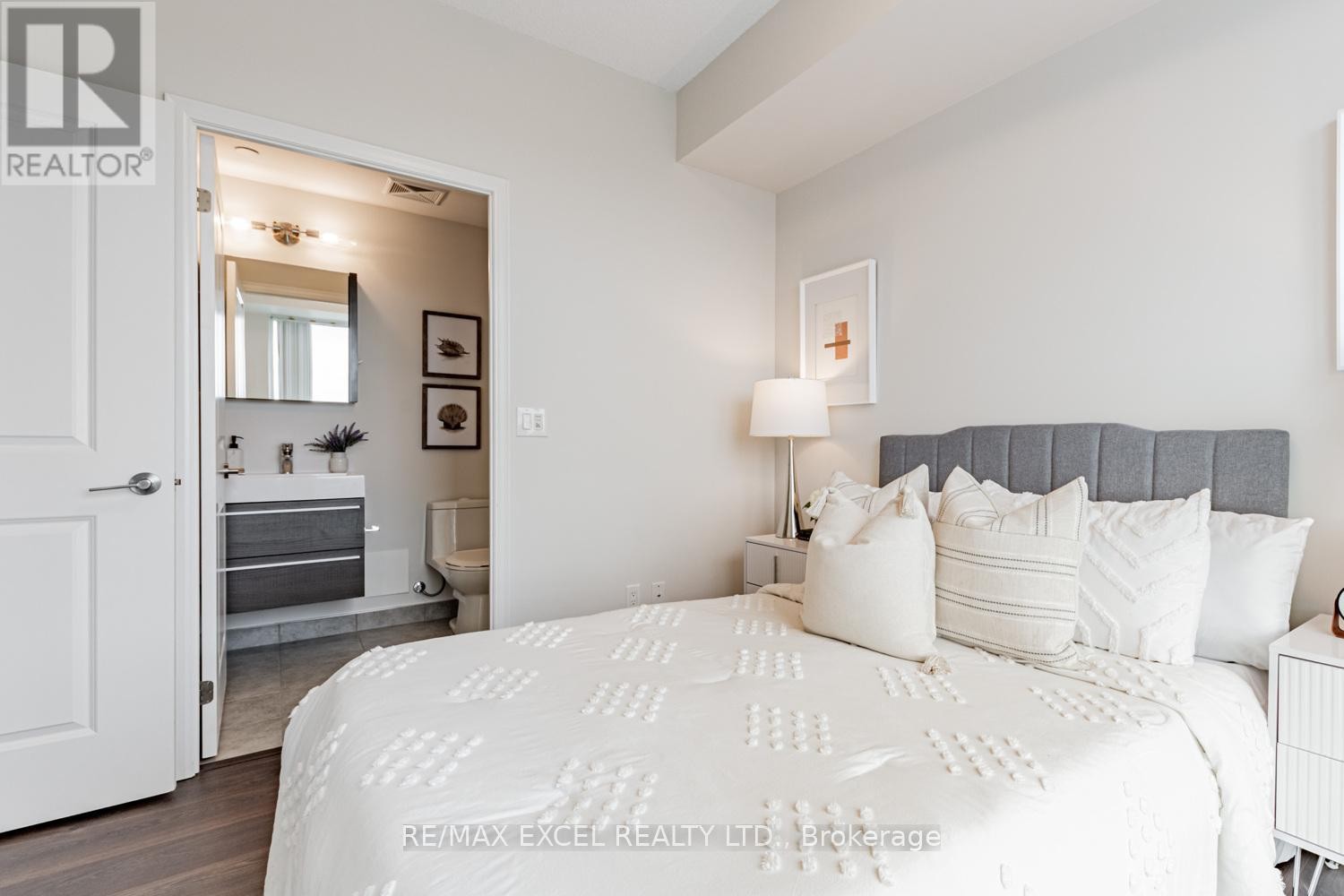 












1101 - 8 ROUGE VALLEY DRIVE W

,
Markham (Unionville),




Ontario
L6G0G8

