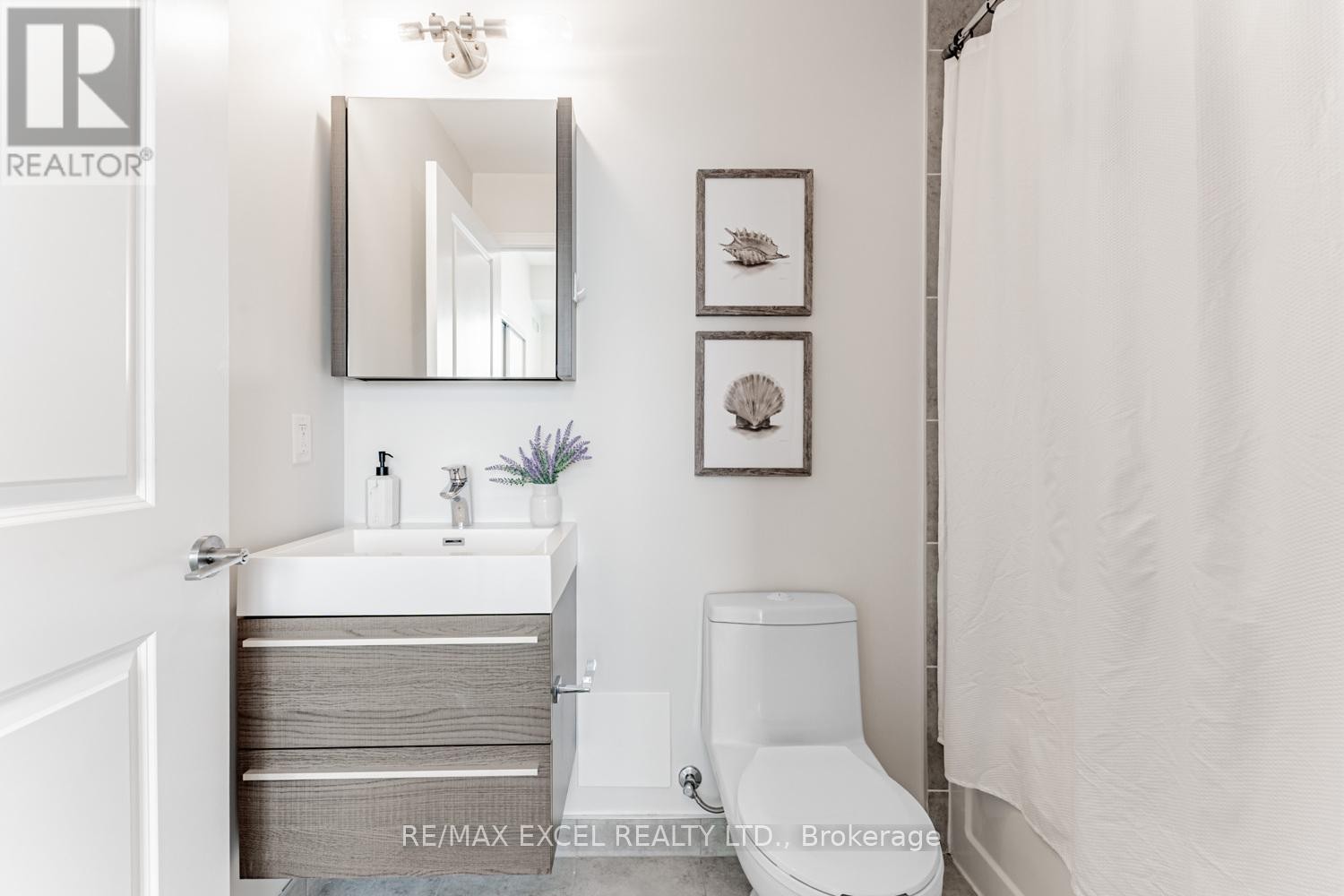 












1101 - 8 ROUGE VALLEY DRIVE W

,
Markham (Unionville),




Ontario
L6G0G8

